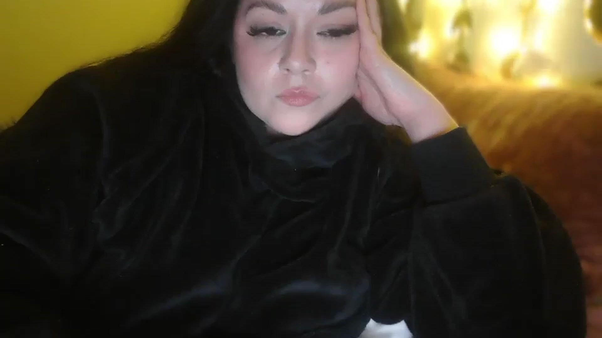 Gallery image thumbnail from TitsMcgeee's myfreecams stream on, 11/26/2025, 07:15 image 16 of 20