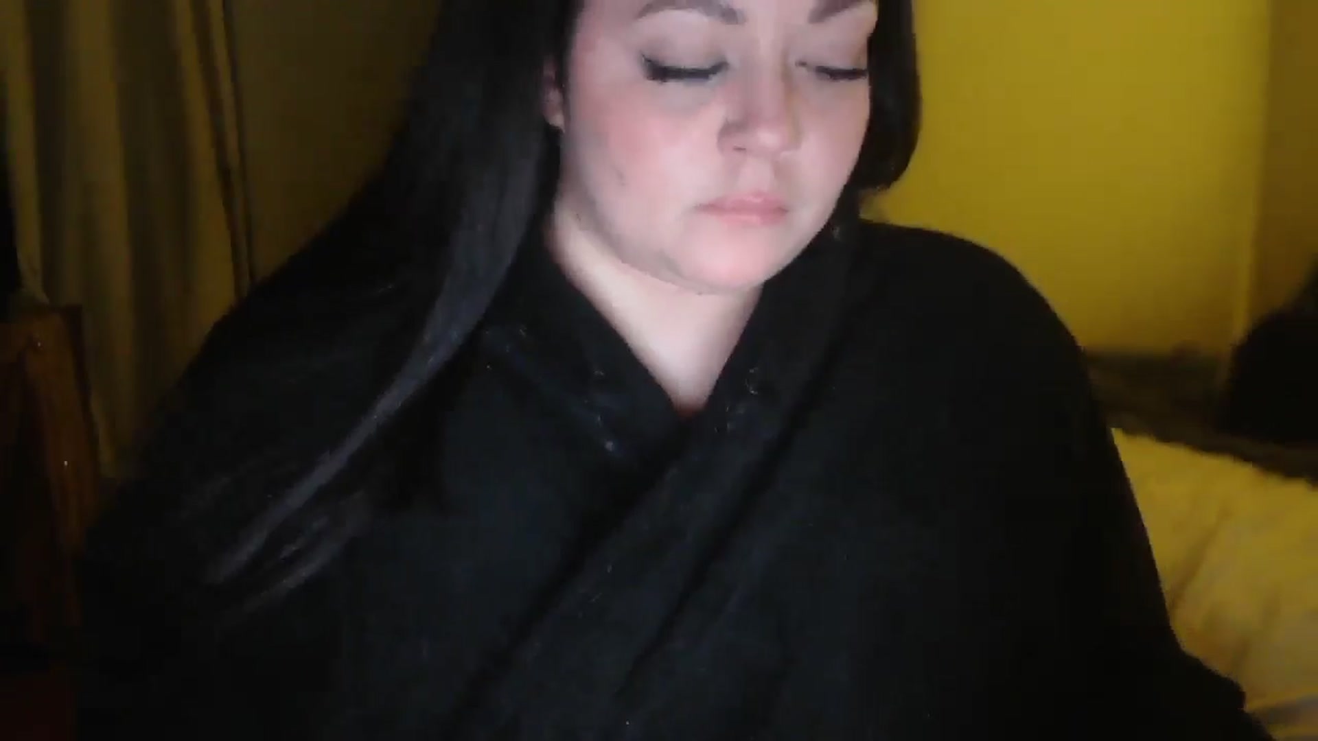 Gallery image thumbnail from TitsMcgeee's myfreecams stream on, 12/15/2025, 02:43 image 7 of 20