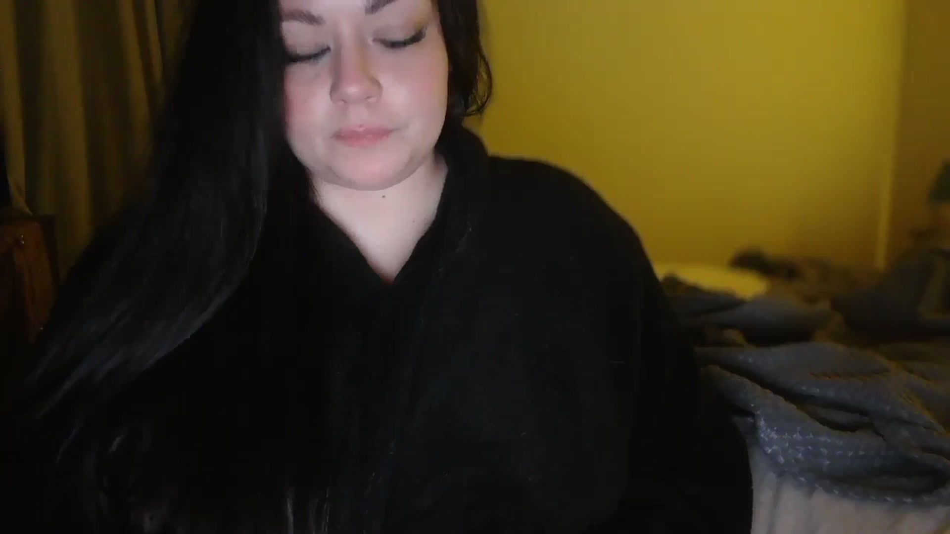 Gallery image thumbnail from TitsMcgeee's myfreecams stream on, 12/15/2025, 02:43 image 17 of 20
