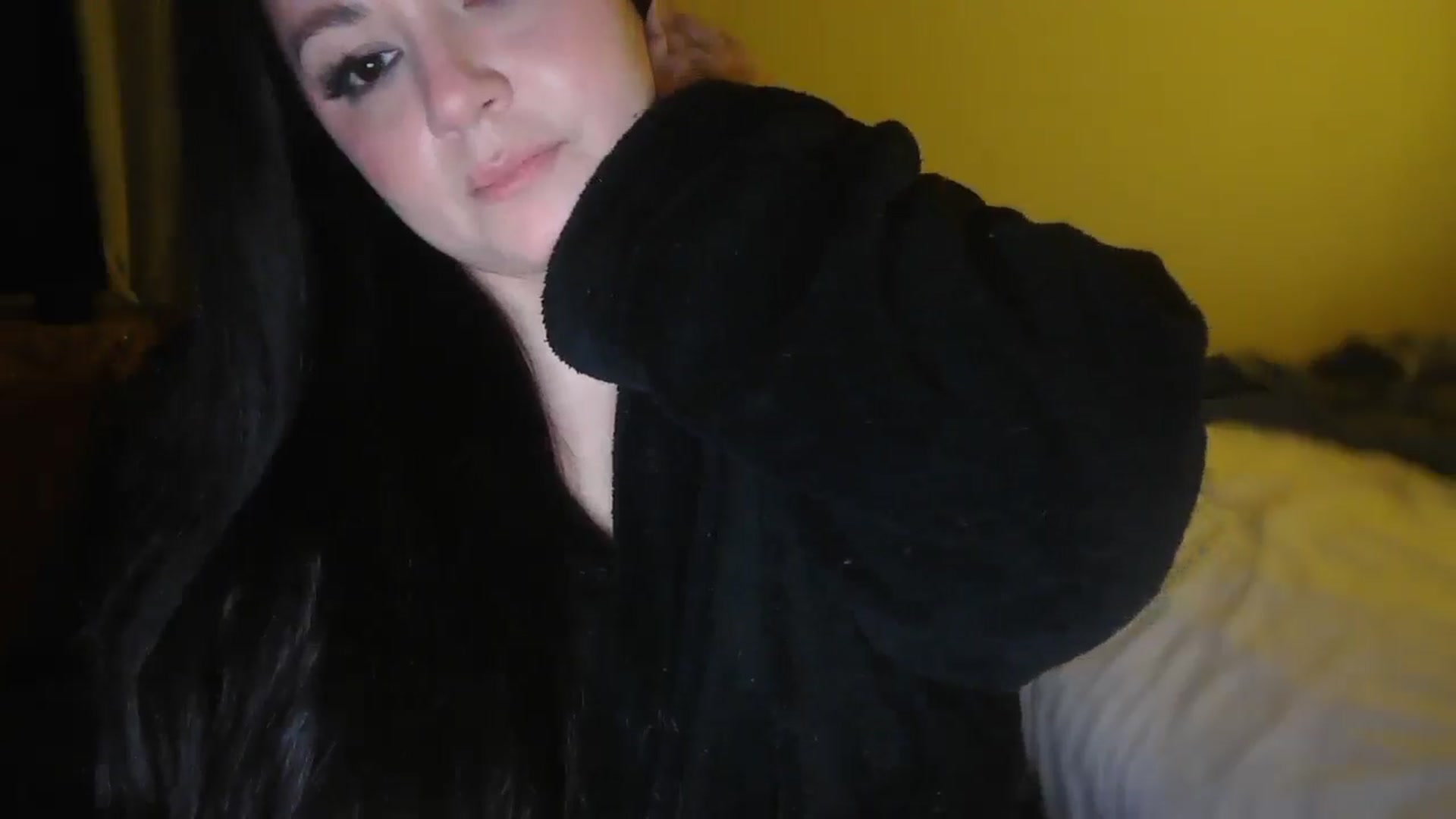 Gallery image thumbnail from TitsMcgeee's myfreecams stream on, 12/15/2025, 02:43 image 2 of 20