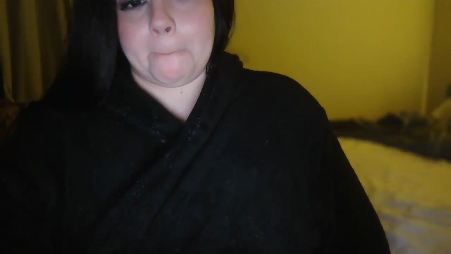 Gallery image thumbnail from TitsMcgeee's myfreecams stream on, 12/15/2025, 02:43 image 4 of 20