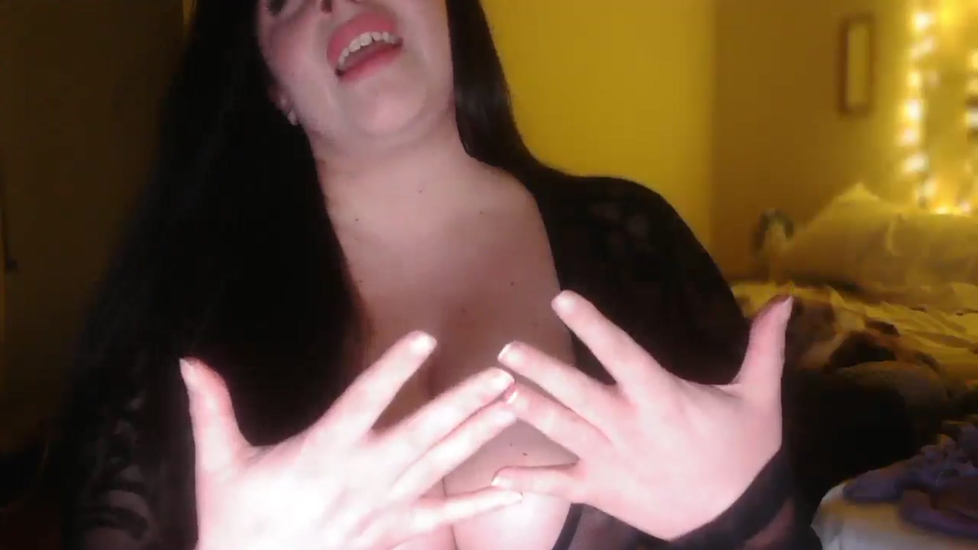 Gallery image thumbnail from TitsMcgeee's myfreecams stream on, 12/31/2025, 07:30 image 8 of 20