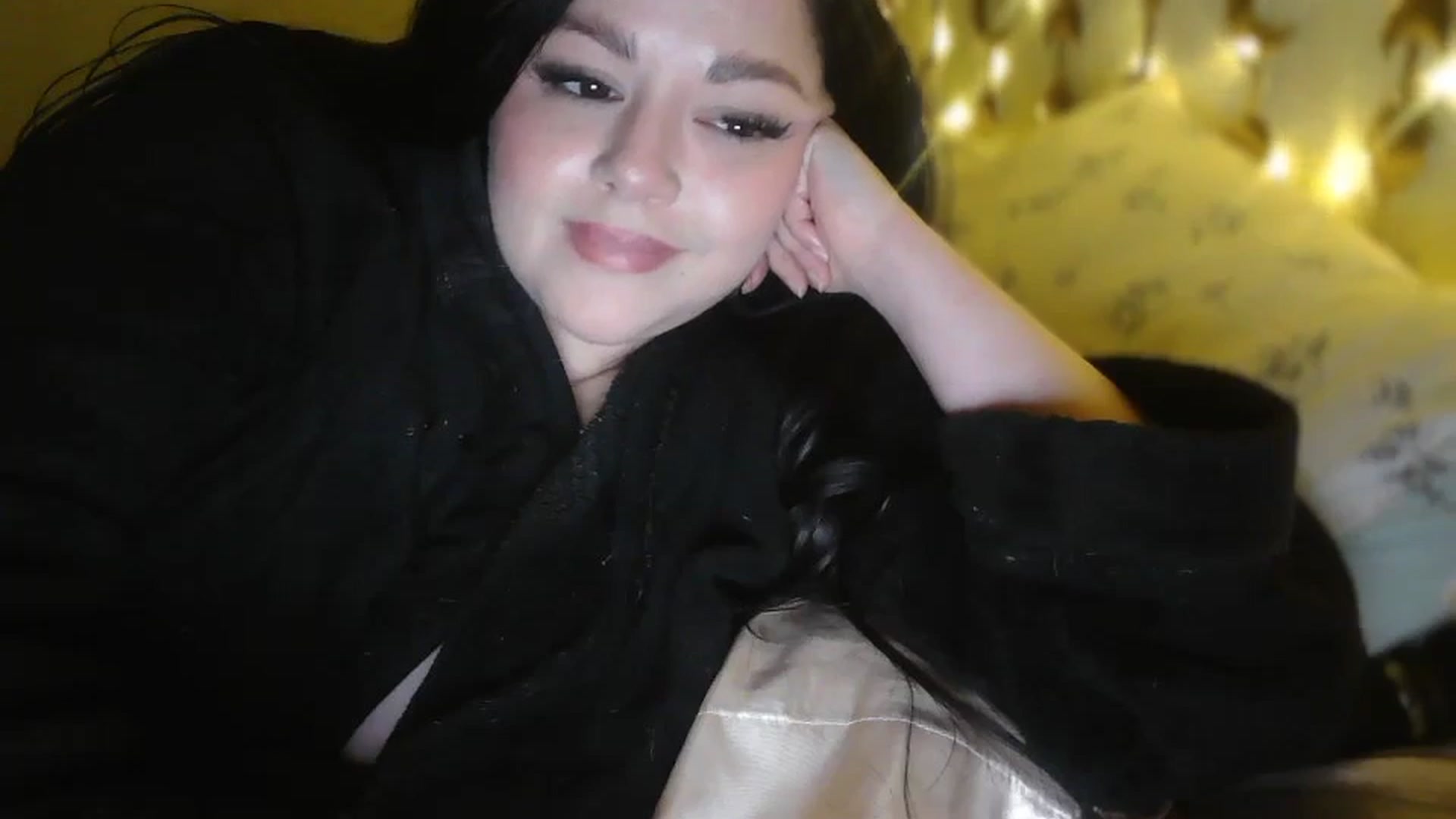 Gallery image thumbnail from TitsMcgeee's myfreecams stream on, 03/06/2026, 05:01 image 13 of 20