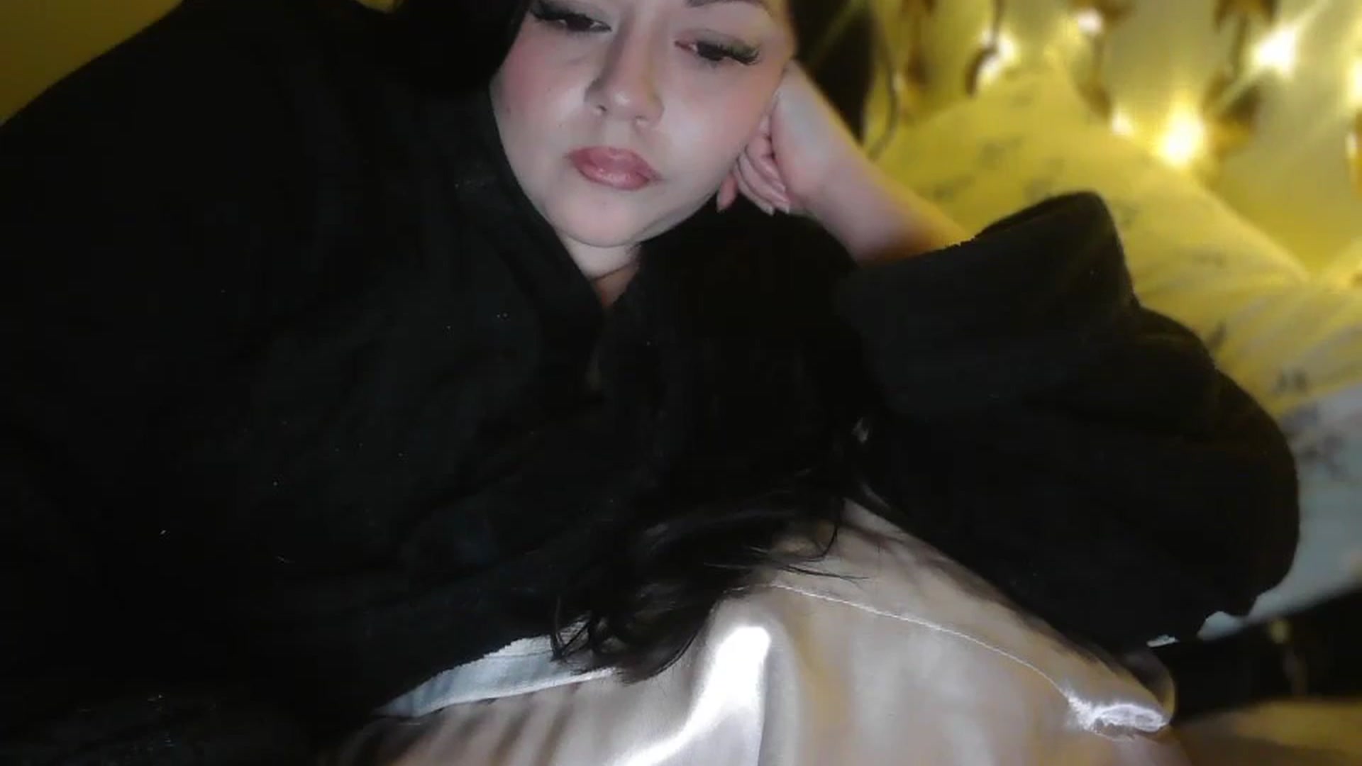Gallery image thumbnail from TitsMcgeee's myfreecams stream on, 03/06/2026, 05:01 image 4 of 20