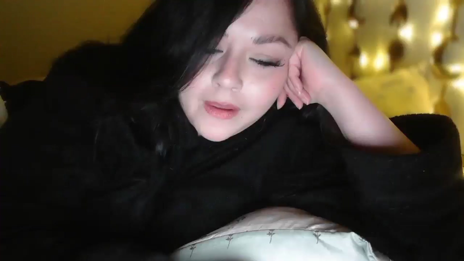 Gallery image thumbnail from TitsMcgeee's myfreecams stream on, 04/18/2026, 09:53 image 6 of 20