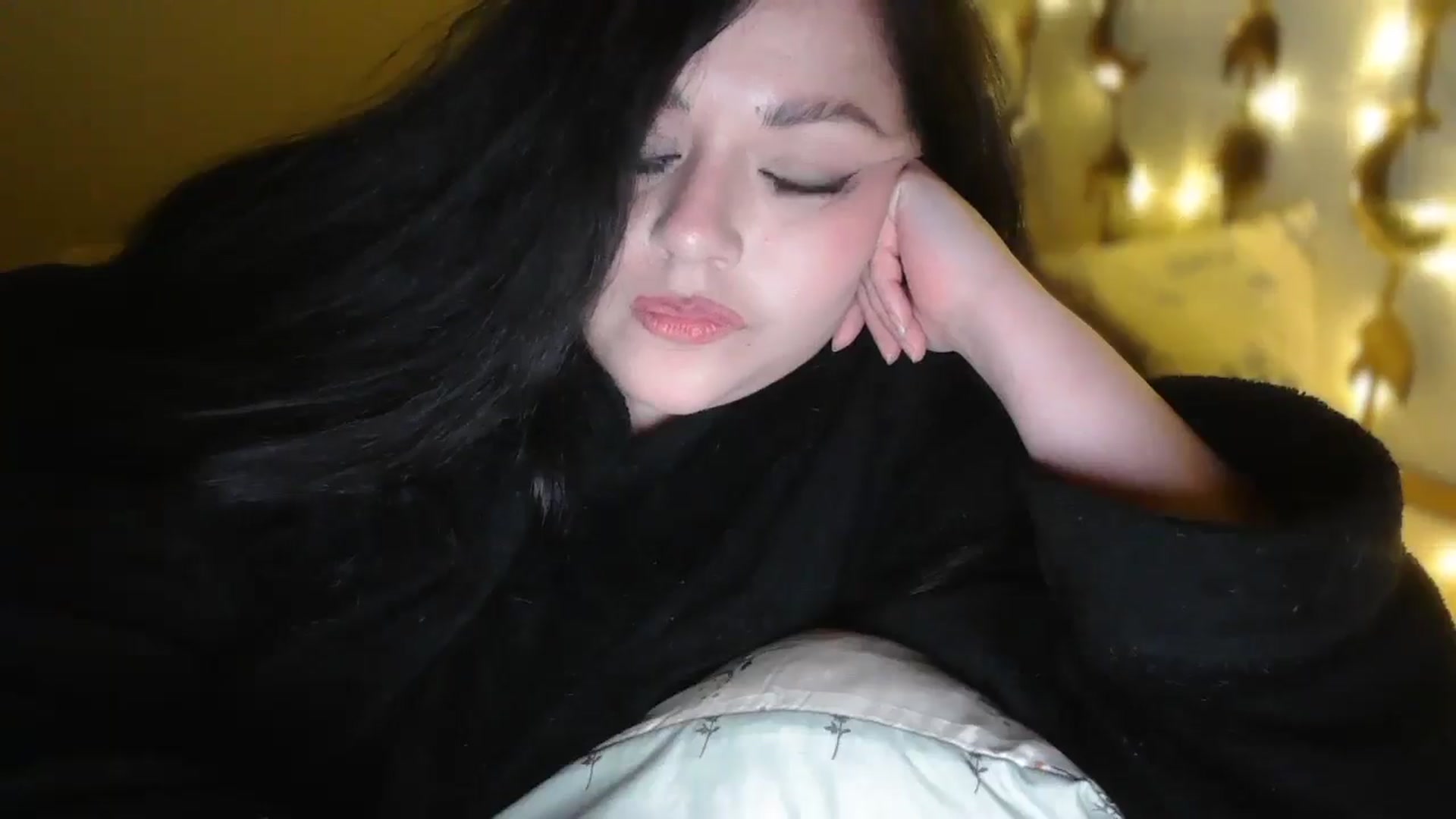 Gallery image thumbnail from TitsMcgeee's myfreecams stream on, 04/18/2026, 09:53 image 9 of 20