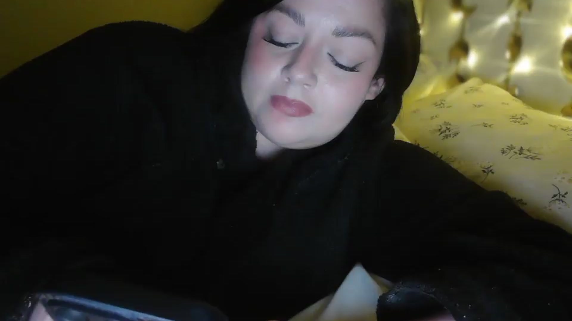 Gallery image thumbnail from TitsMcgeee's myfreecams stream on, 05/21/2026, 07:10 image 14 of 20
