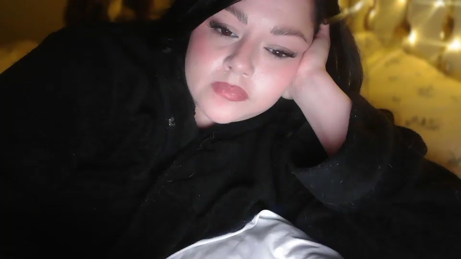 Gallery image thumbnail from TitsMcgeee's myfreecams stream on, 05/21/2026, 07:10 image 8 of 20