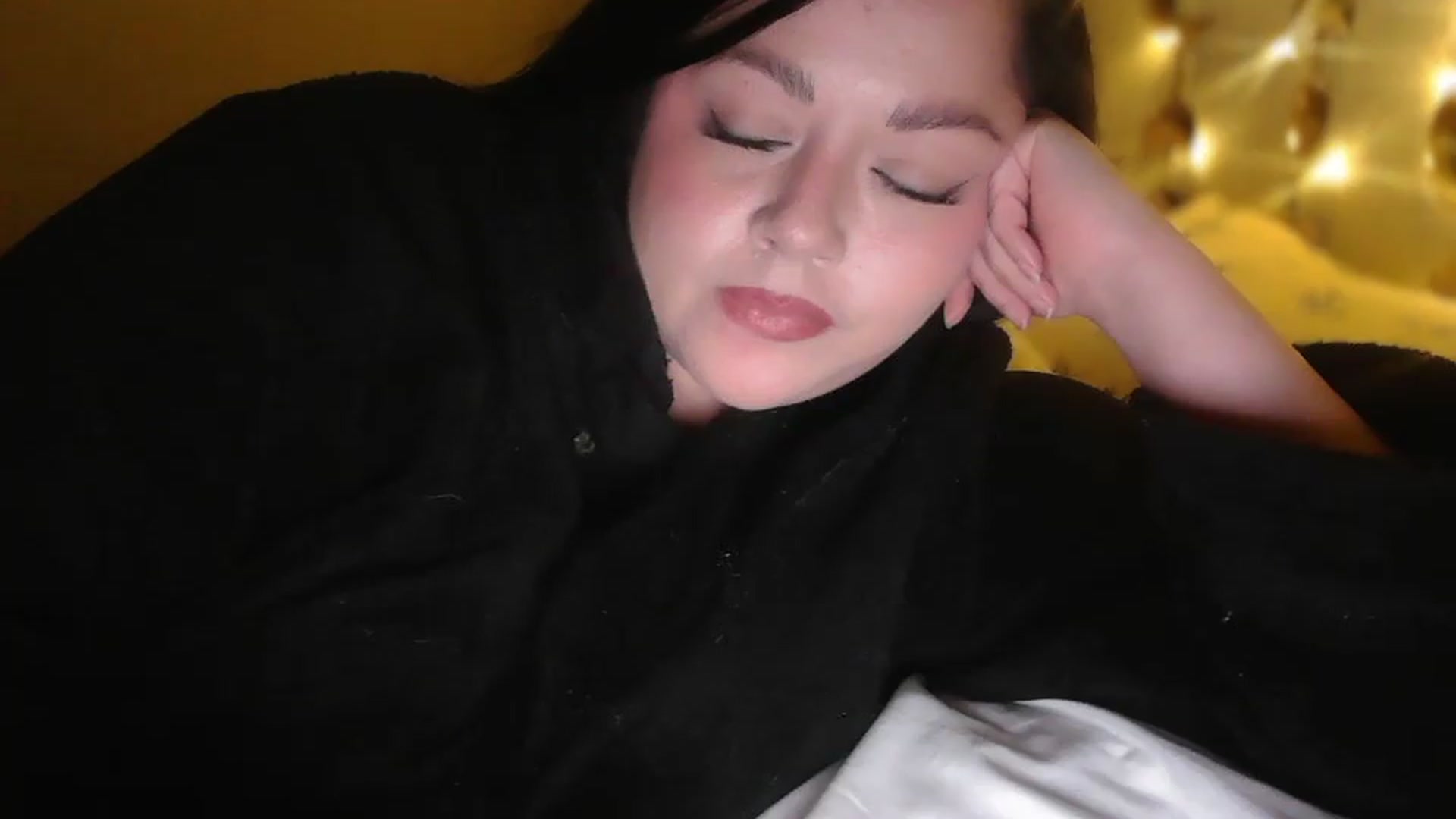 Gallery image thumbnail from TitsMcgeee's myfreecams stream on, 05/21/2026, 07:10 image 15 of 20