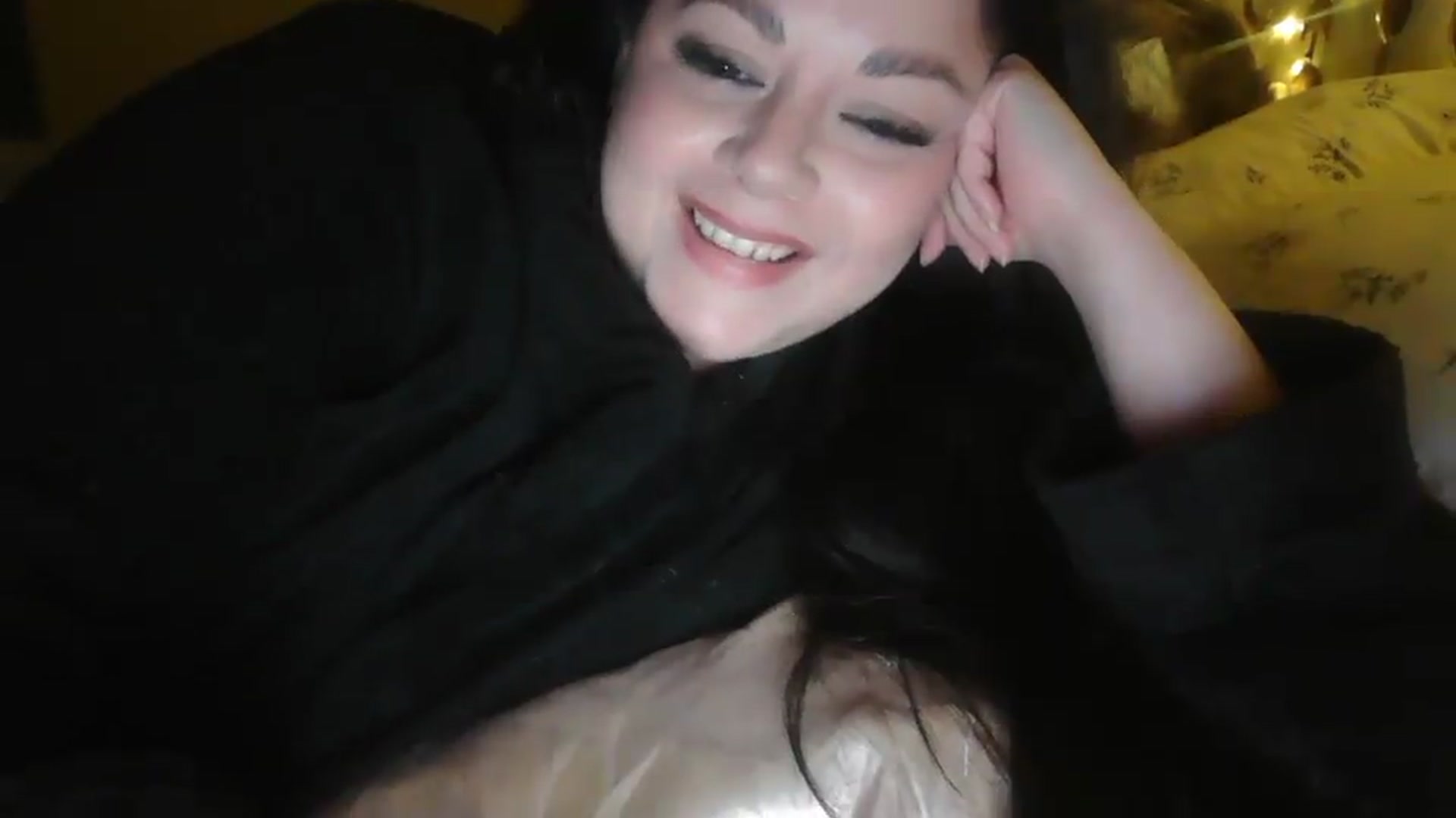 Gallery image thumbnail from TitsMcgeee's myfreecams stream on, 05/25/2026, 10:10 image 18 of 20