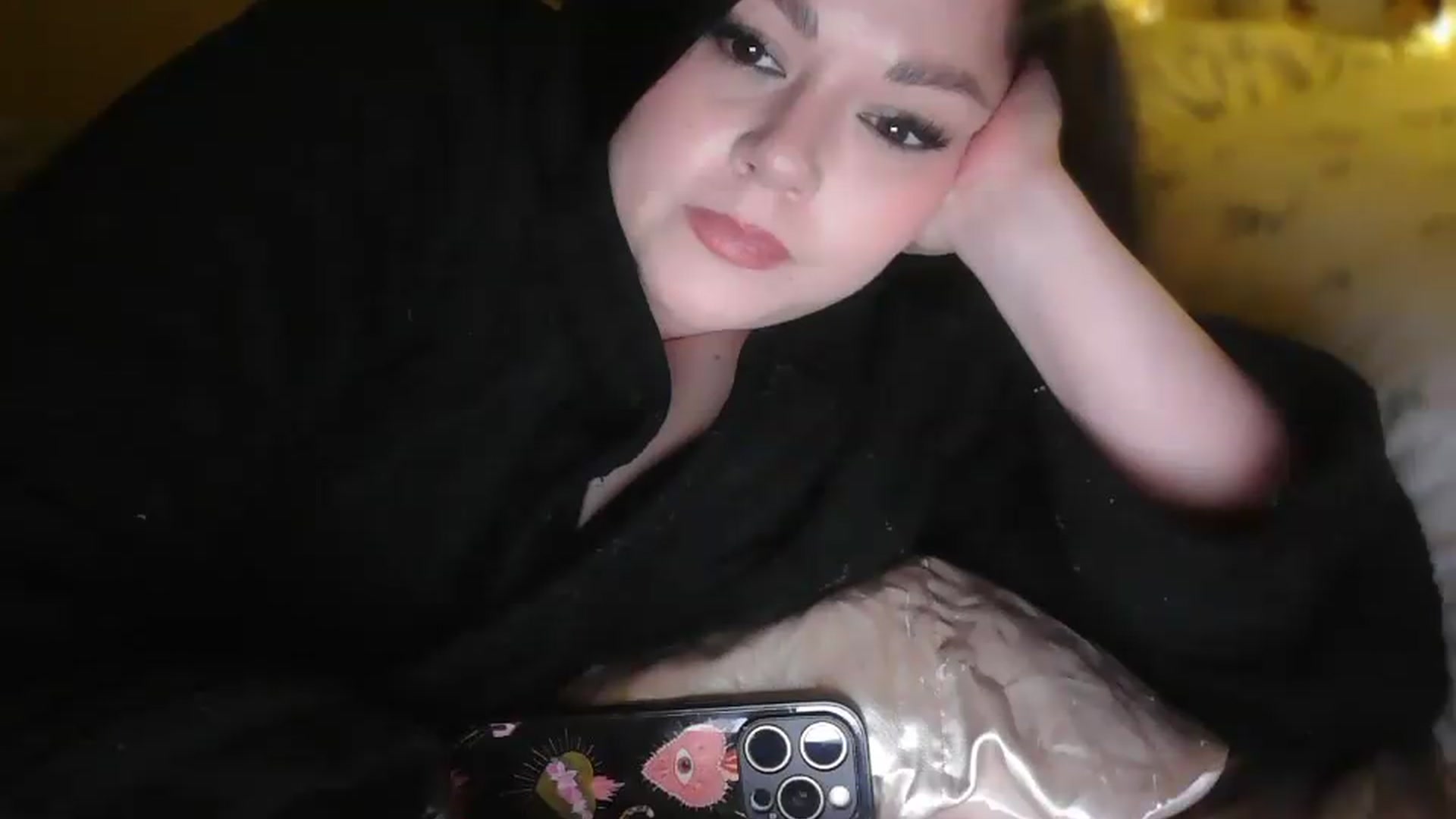 Gallery image thumbnail from TitsMcgeee's myfreecams stream on, 05/25/2026, 10:10 image 6 of 20