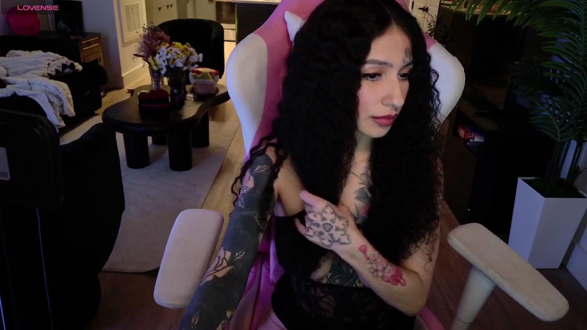 Gallery image thumbnail from TitsworthDesi's myfreecams stream on, 03/31/2025, 10:34 image 19 of 20