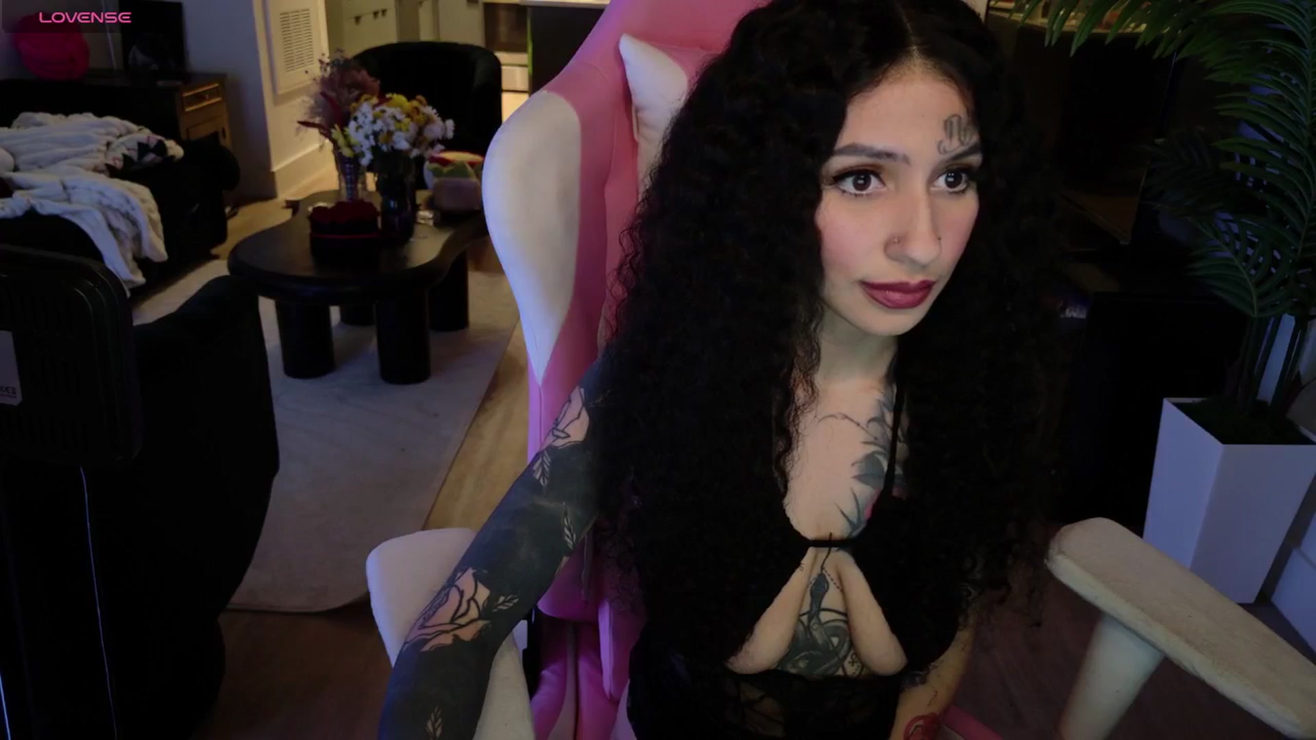 Gallery image thumbnail from TitsworthDesi's myfreecams stream on, 03/31/2025, 10:34 image 18 of 20