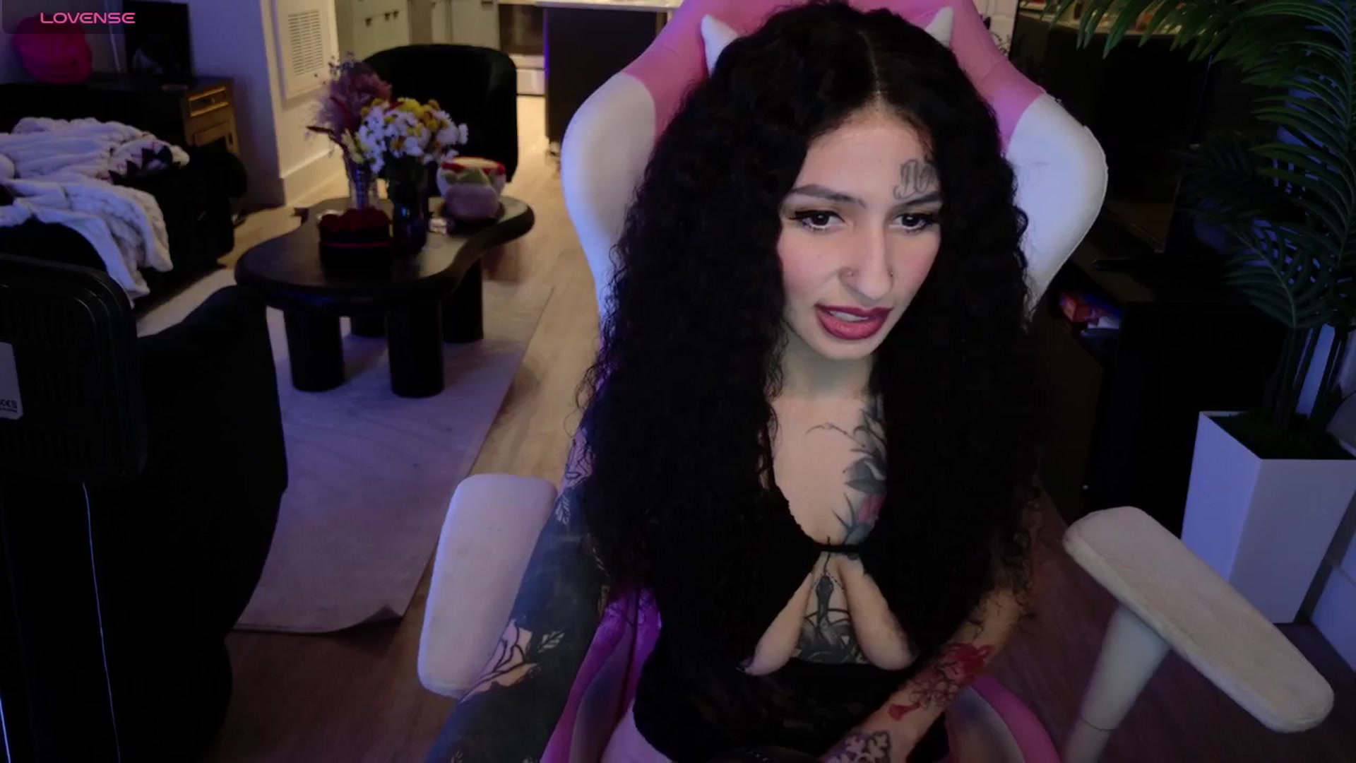 Gallery image thumbnail from TitsworthDesi's myfreecams stream on, 03/31/2025, 10:34 image 7 of 20