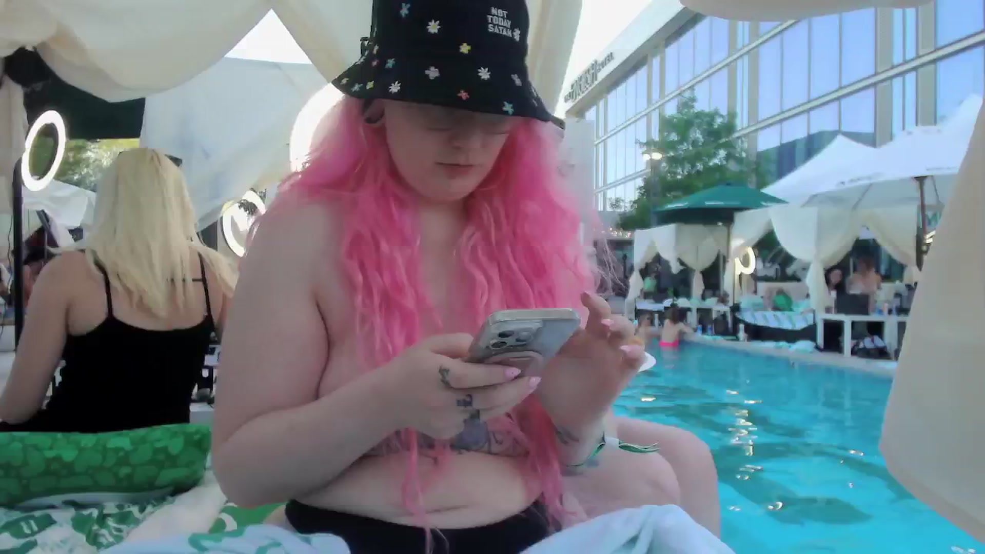 Gallery image thumbnail from ToniTigresse's myfreecams stream on, 05/23/2024, 03:50 image 12 of 20