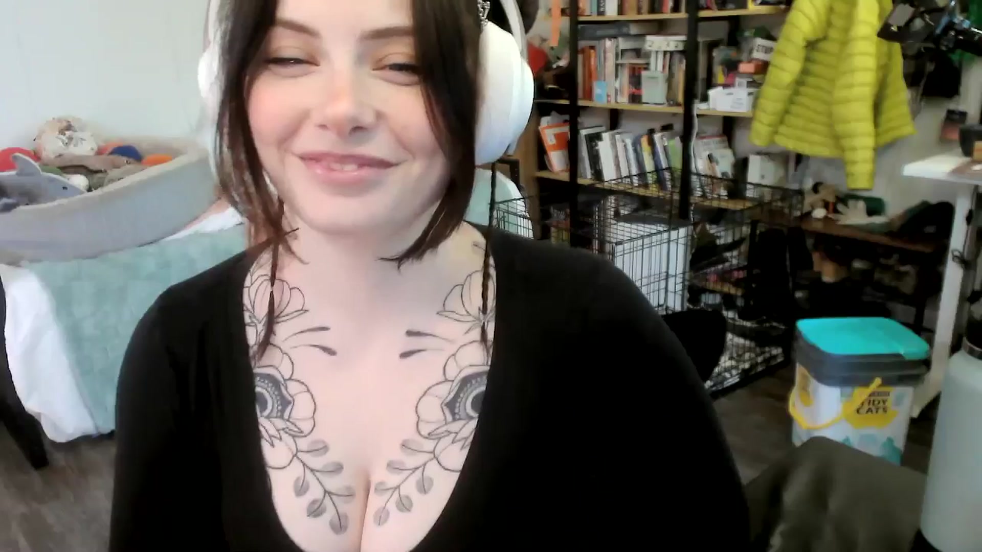 Gallery image thumbnail from ToniTigresse's myfreecams stream on, 05/21/2025, 24:03 image 2 of 20