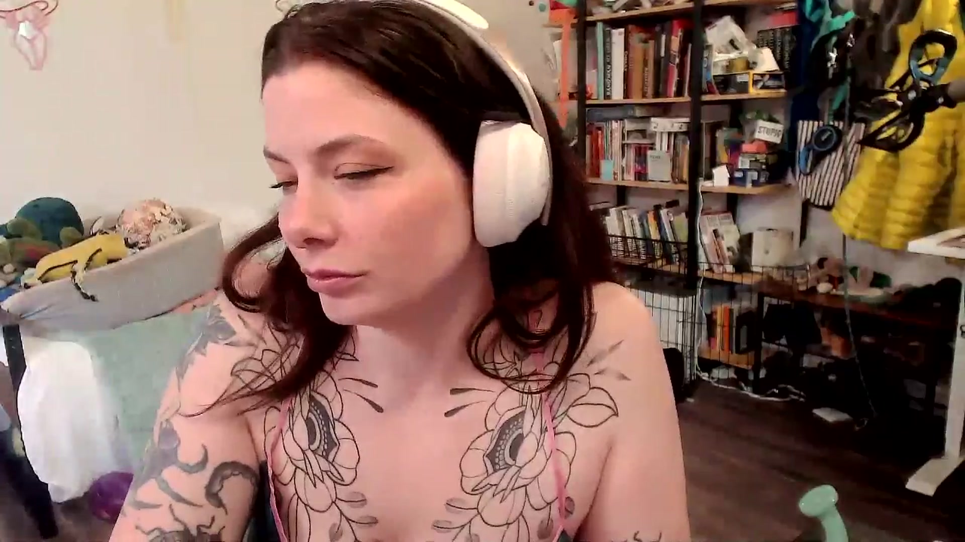 Gallery image thumbnail from ToniTigresse's myfreecams stream on, 05/26/2025, 01:05 image 13 of 20