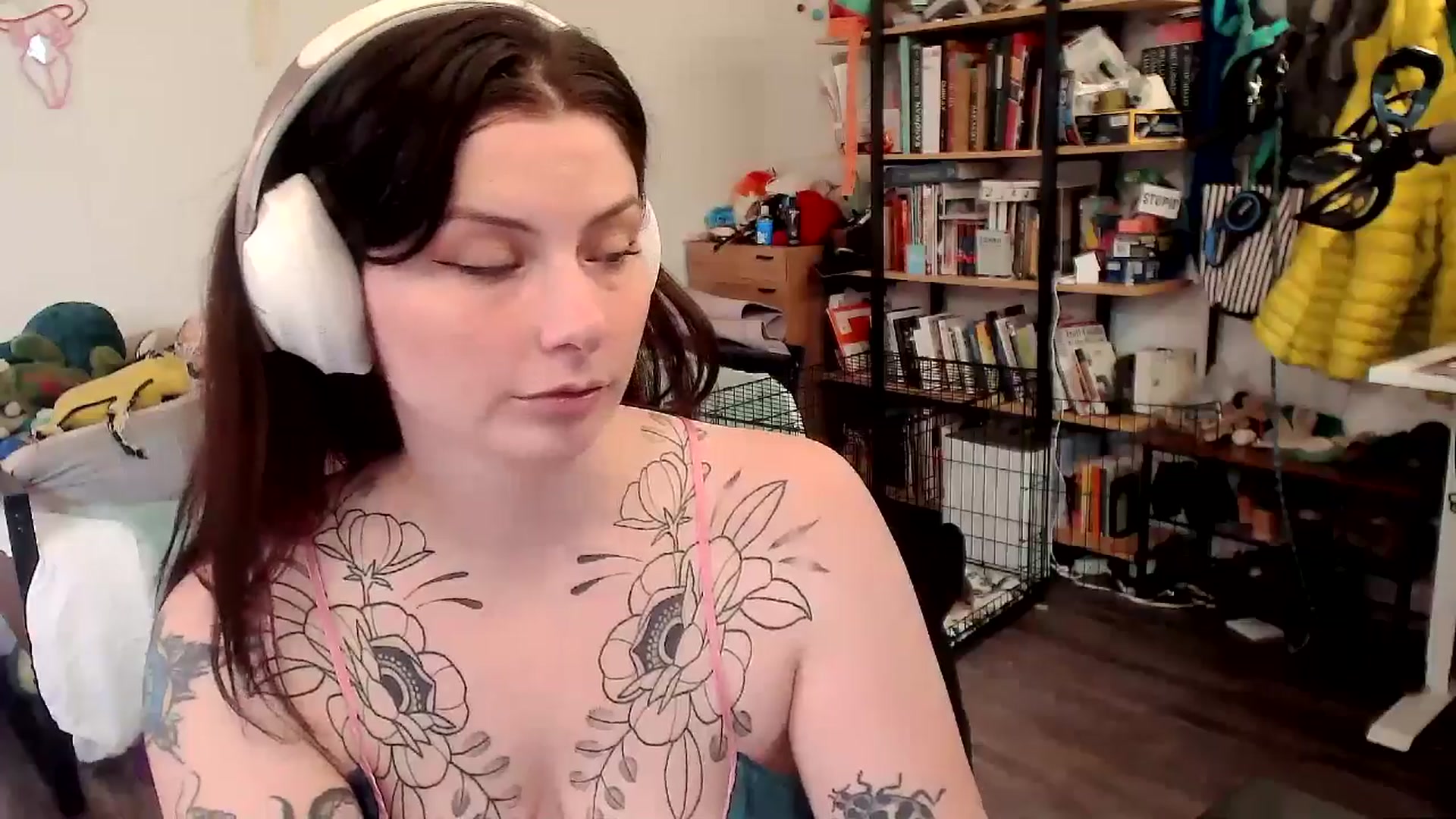 Gallery image thumbnail from ToniTigresse's myfreecams stream on, 05/26/2025, 01:05 image 7 of 20