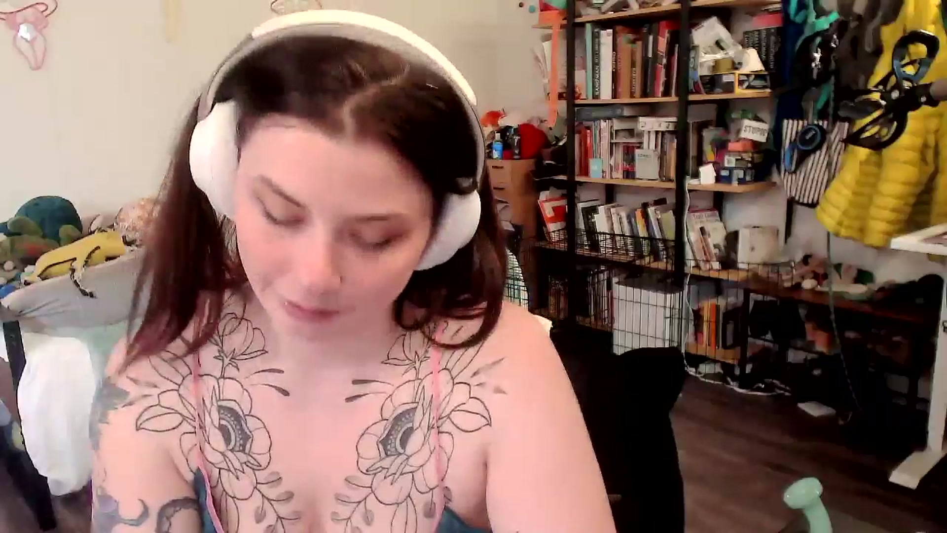 Gallery image thumbnail from ToniTigresse's myfreecams stream on, 05/26/2025, 01:05 image 17 of 20