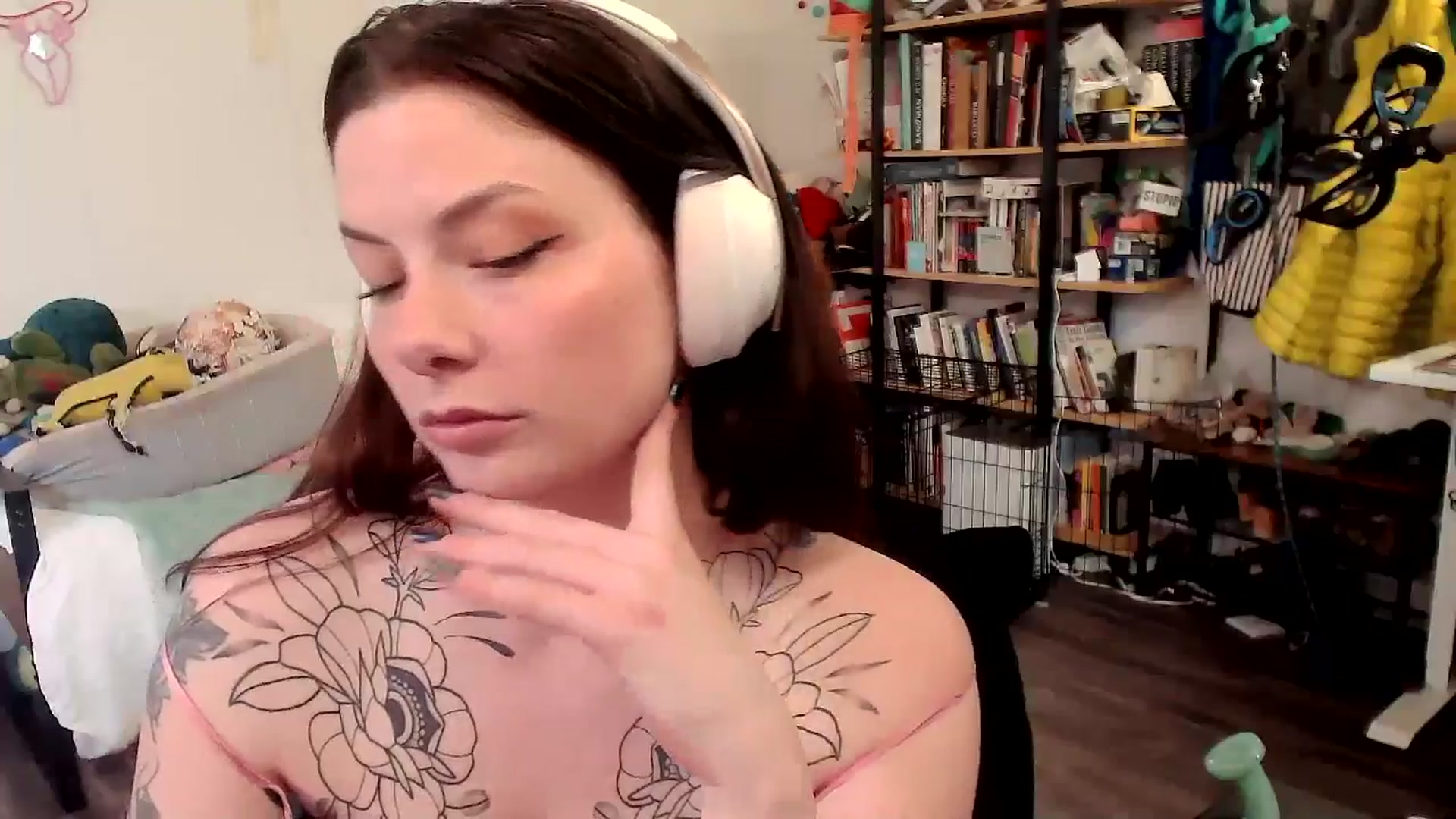 Gallery image thumbnail from ToniTigresse's myfreecams stream on, 05/26/2025, 01:05 image 14 of 20