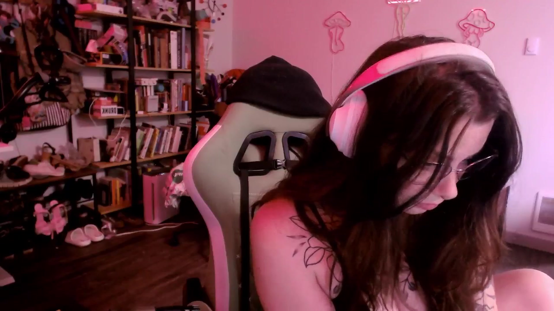 Gallery image thumbnail from ToniTigresse's myfreecams stream on, 08/04/2025, 01:58 image 18 of 20
