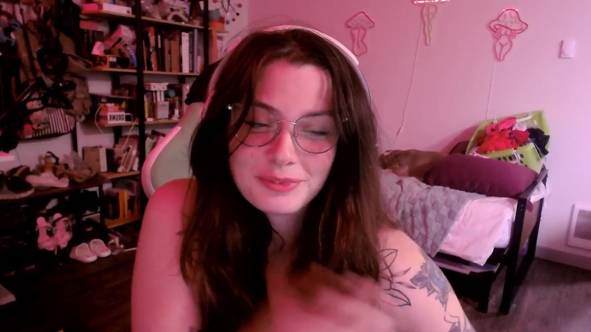 Gallery image thumbnail from ToniTigresse's myfreecams stream on, 08/04/2025, 01:58 image 15 of 20