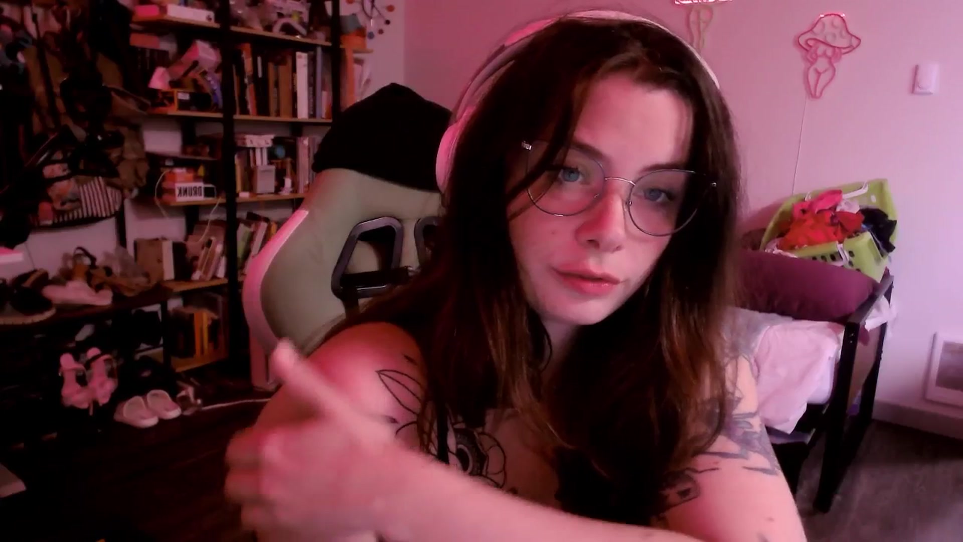 Gallery image thumbnail from ToniTigresse's myfreecams stream on, 08/04/2025, 01:58 image 17 of 20