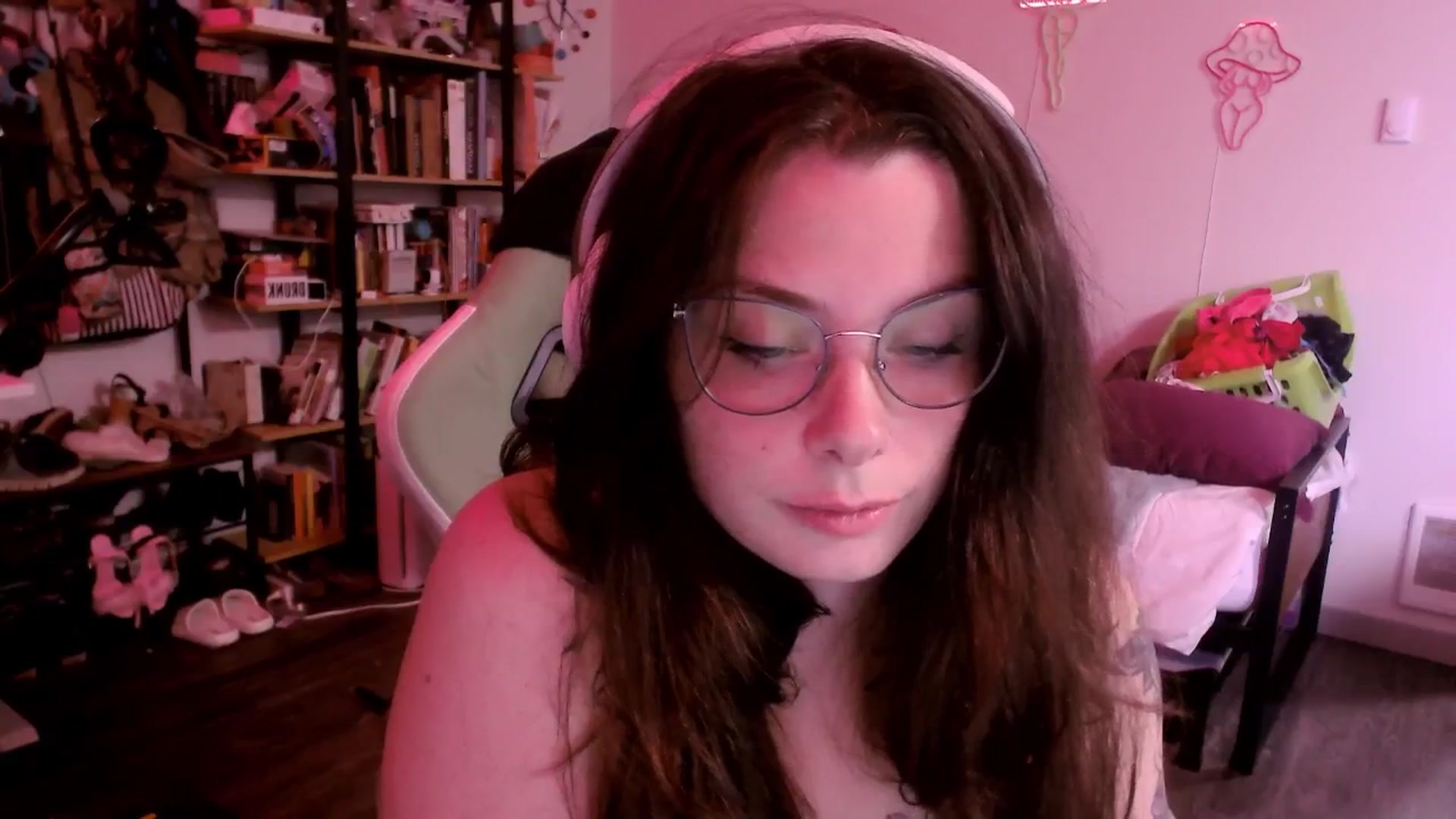 Gallery image thumbnail from ToniTigresse's myfreecams stream on, 08/04/2025, 01:58 image 13 of 20