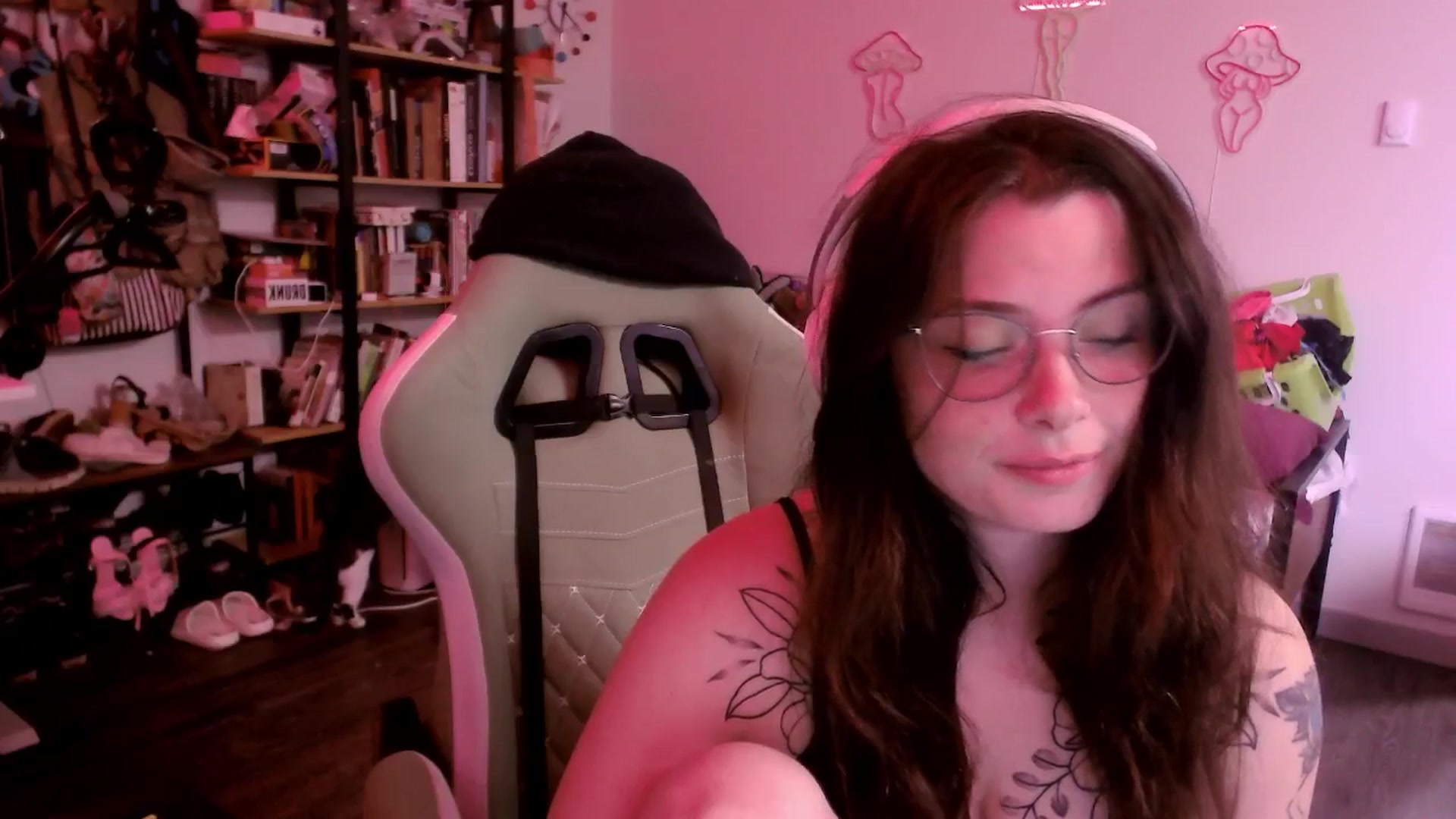 Gallery image thumbnail from ToniTigresse's myfreecams stream on, 08/04/2025, 01:58 image 14 of 20