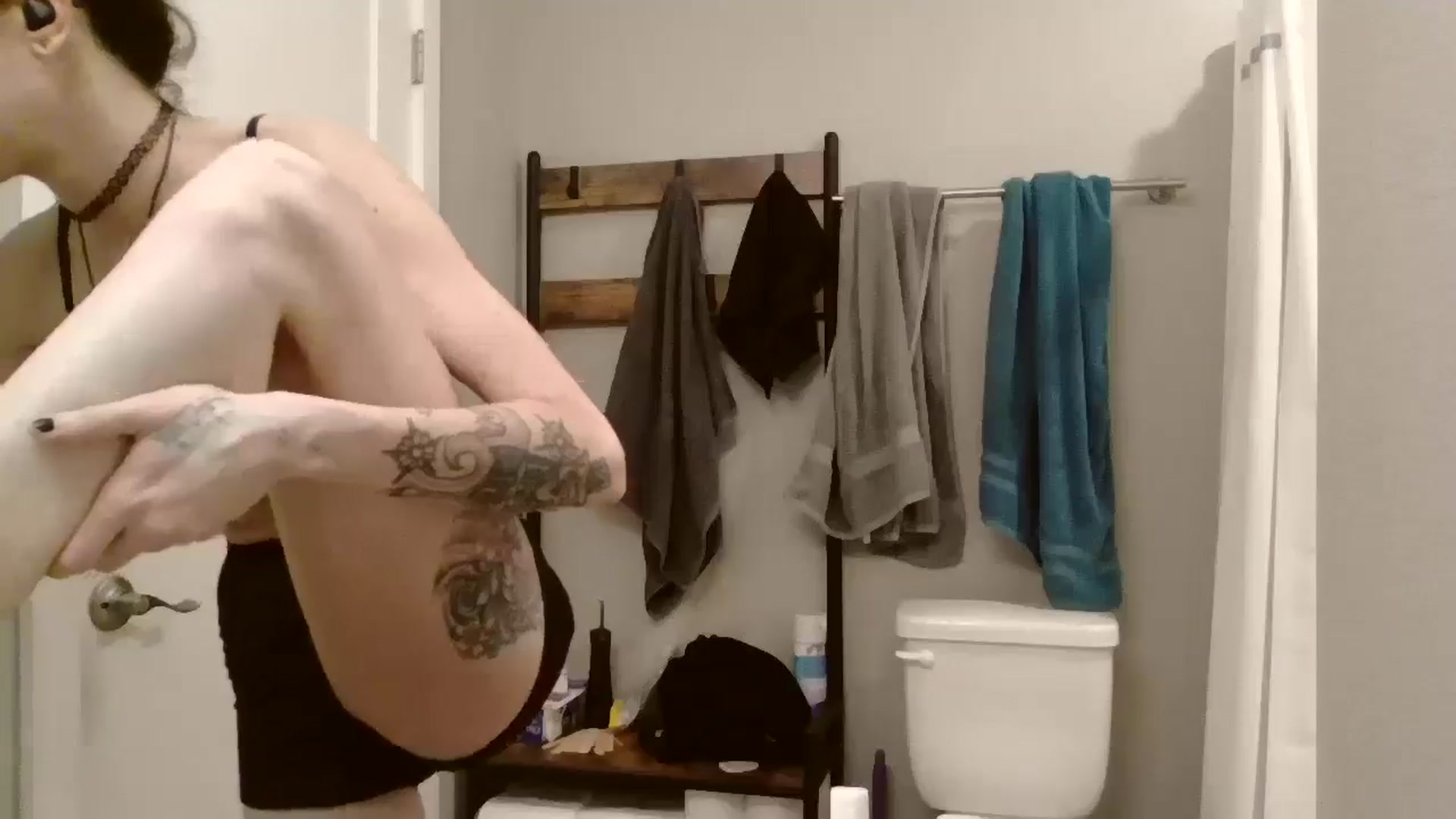 Gallery image thumbnail from ToniTime's myfreecams stream on, 03/19/2026, 03:14 image 19 of 20