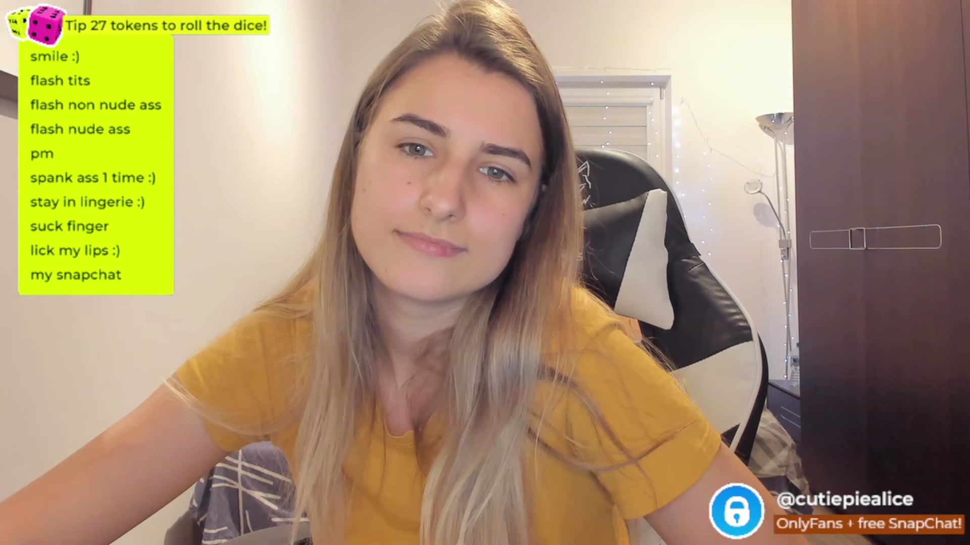 Gallery image thumbnail from TooBoringGirl's myfreecams stream on, 11/16/2022, 21:16 image 13 of 20