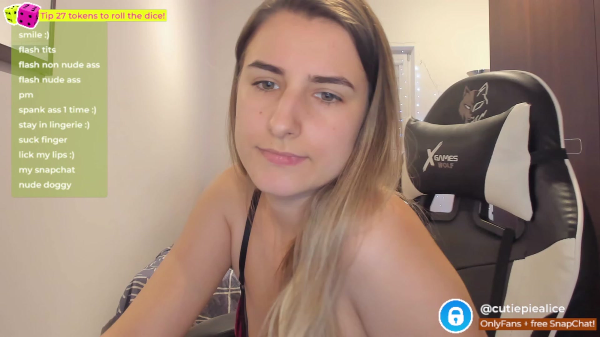 Gallery image thumbnail from TooBoringGirl's myfreecams stream on, 11/16/2022, 21:16 image 19 of 20