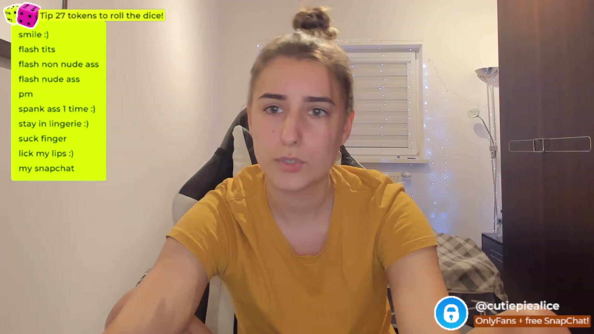 Gallery image thumbnail from TooBoringGirl's myfreecams stream on, 11/16/2022, 21:16 image 3 of 20