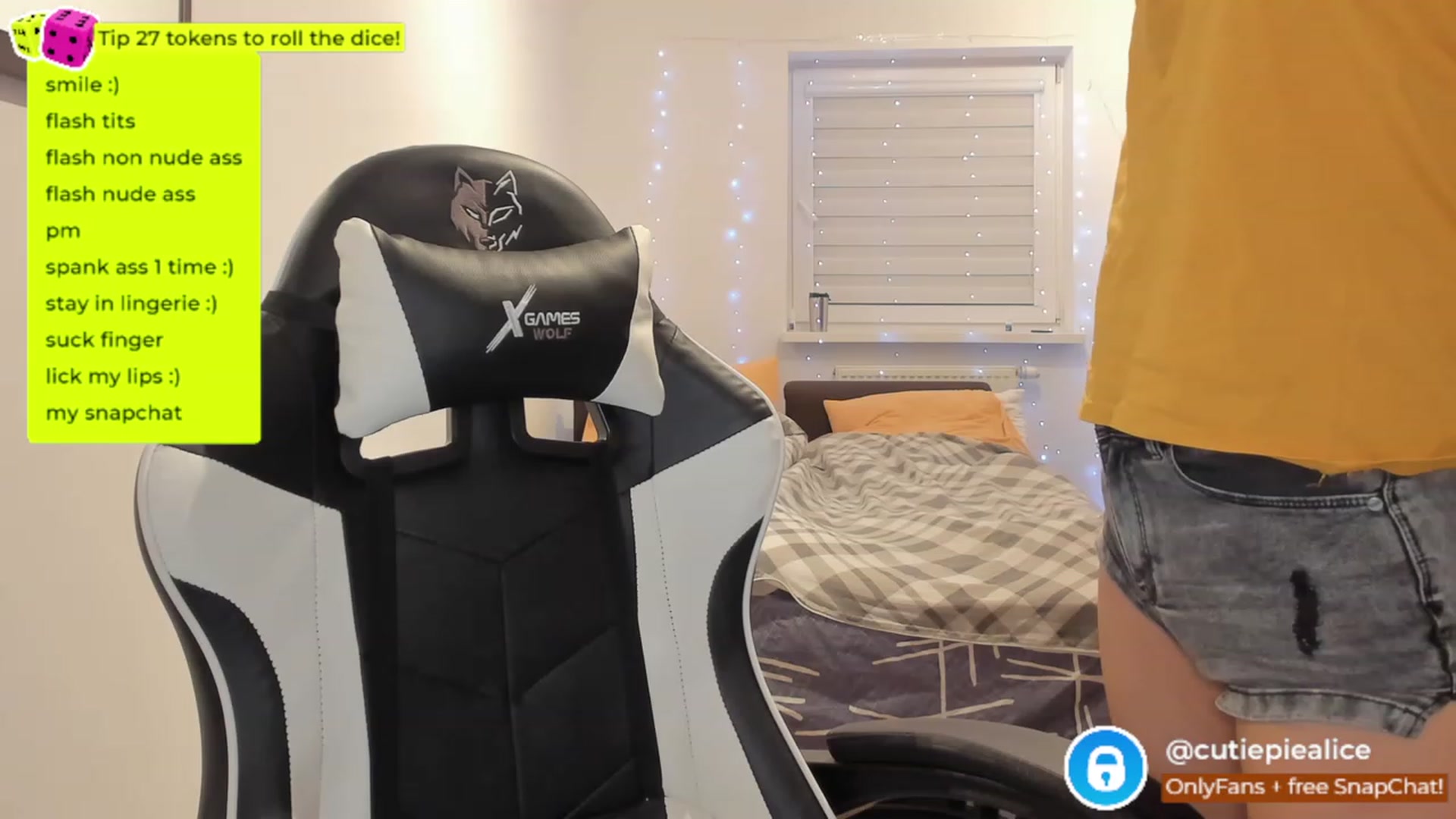 Gallery image thumbnail from TooBoringGirl's myfreecams stream on, 11/16/2022, 21:16 image 2 of 20
