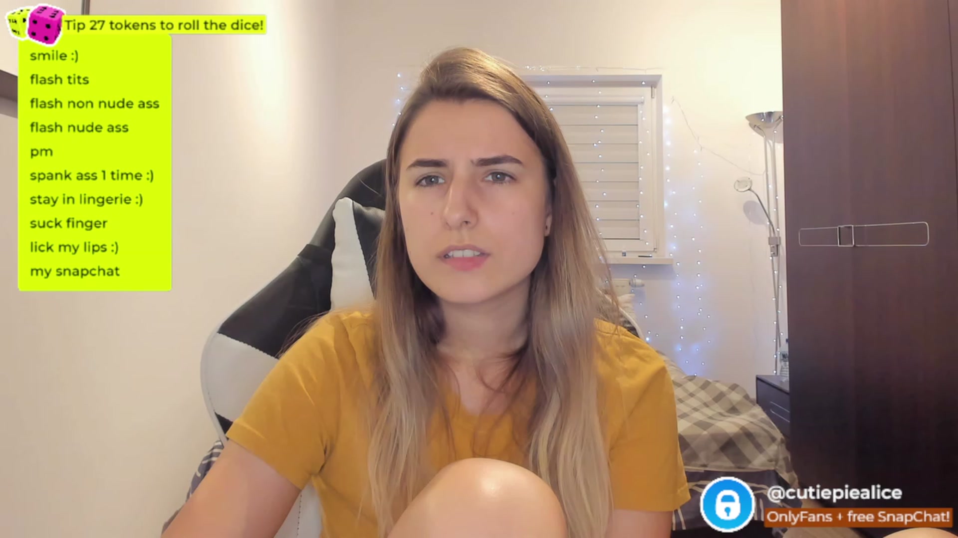 Gallery image thumbnail from TooBoringGirl's myfreecams stream on, 11/16/2022, 21:16 image 14 of 20