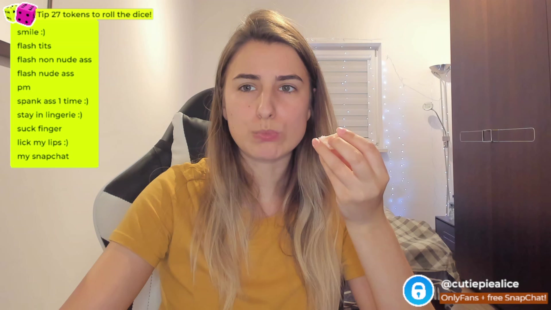 Gallery image thumbnail from TooBoringGirl's myfreecams stream on, 11/16/2022, 21:16 image 11 of 20