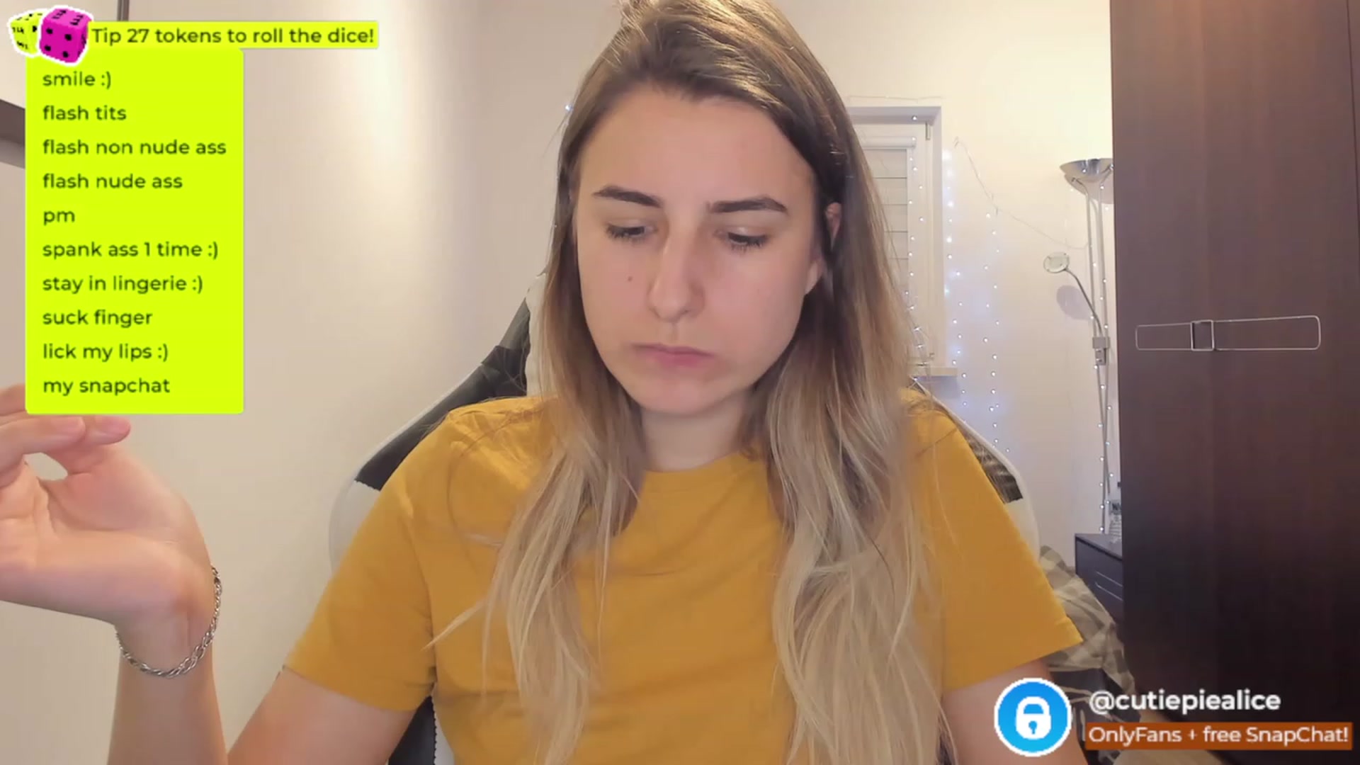 Gallery image thumbnail from TooBoringGirl's myfreecams stream on, 11/16/2022, 21:16 image 9 of 20