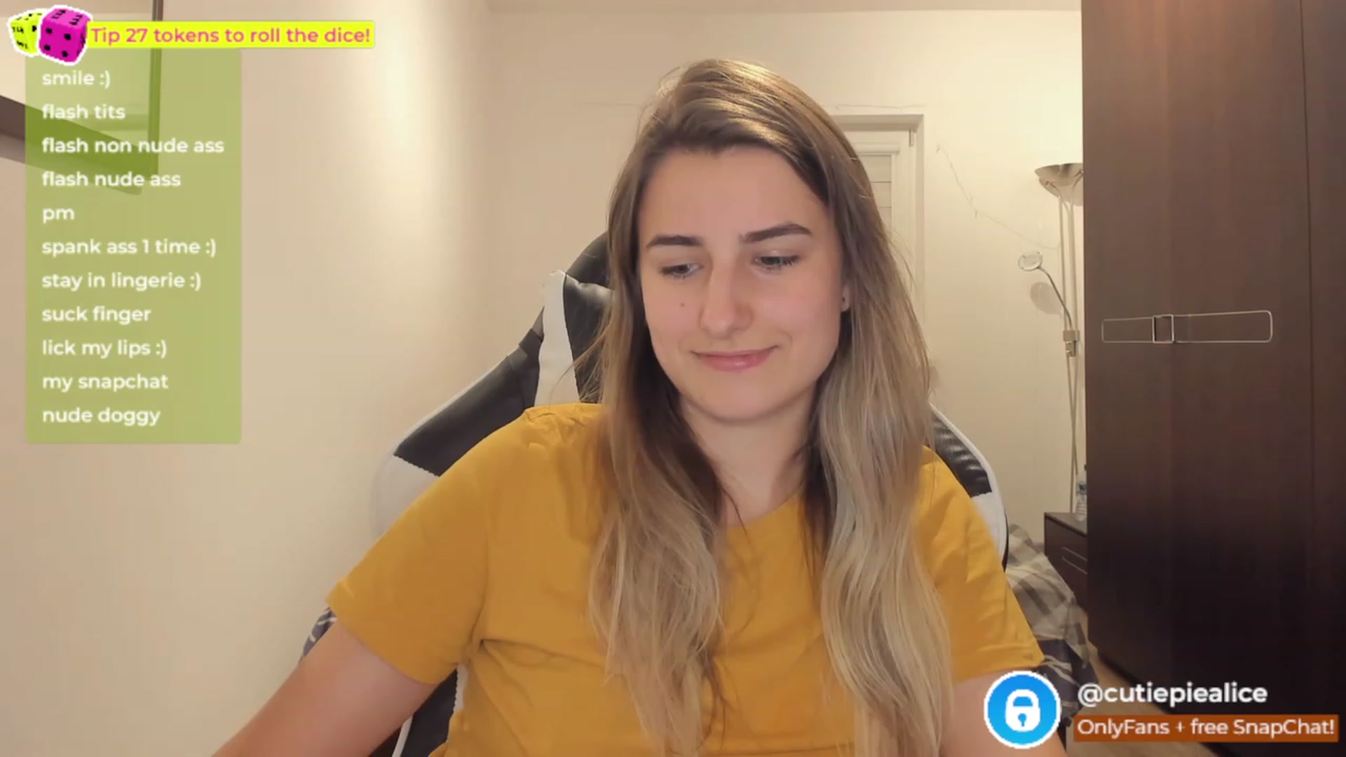Gallery image thumbnail from TooBoringGirl's myfreecams stream on, 11/17/2022, 10:01 image 7 of 20
