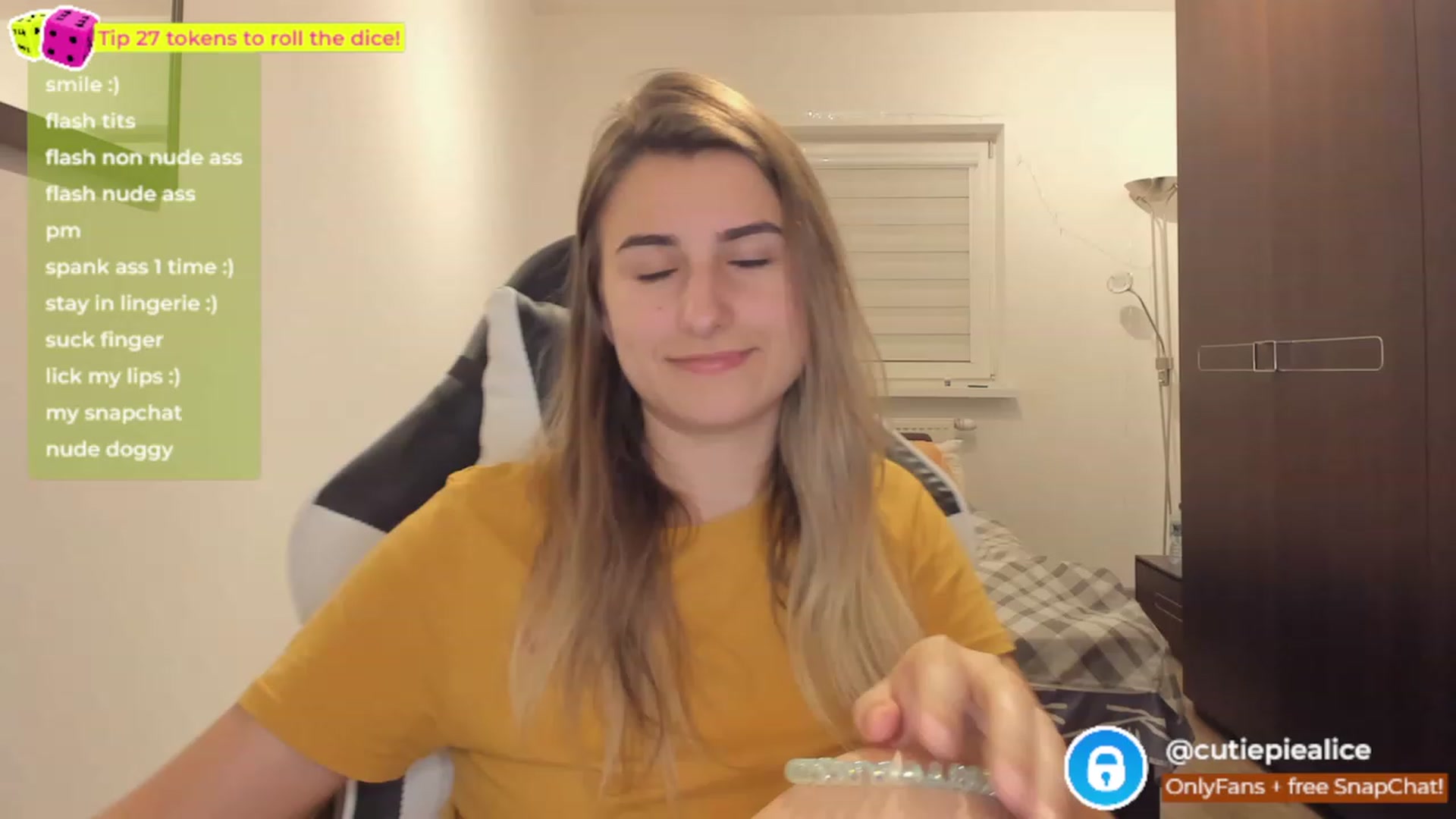 Gallery image thumbnail from TooBoringGirl's myfreecams stream on, 11/17/2022, 10:01 image 18 of 20