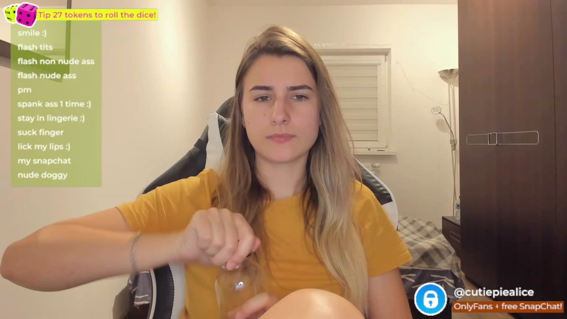Gallery image thumbnail from TooBoringGirl's myfreecams stream on, 11/17/2022, 10:01 image 19 of 20