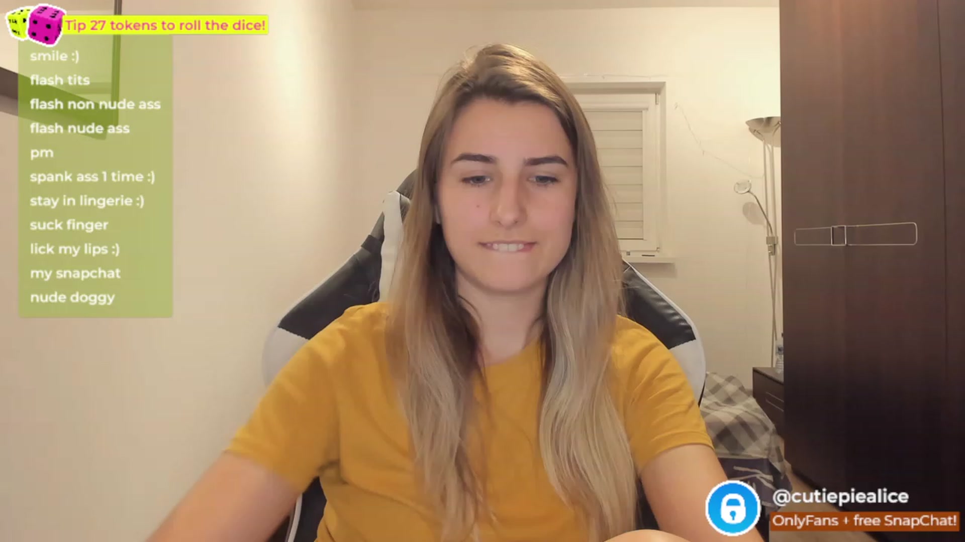 Gallery image thumbnail from TooBoringGirl's myfreecams stream on, 11/17/2022, 10:01 image 11 of 20
