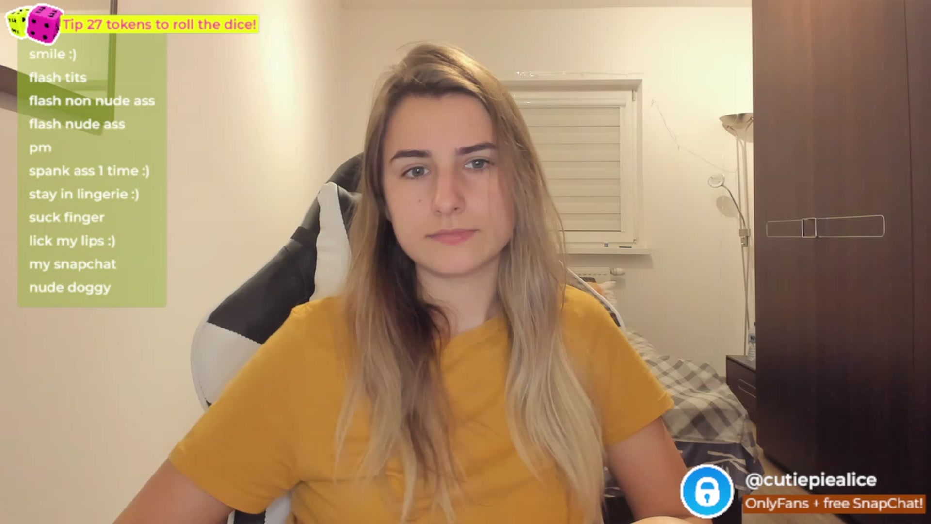 Gallery image thumbnail from TooBoringGirl's myfreecams stream on, 11/17/2022, 10:01 image 13 of 20