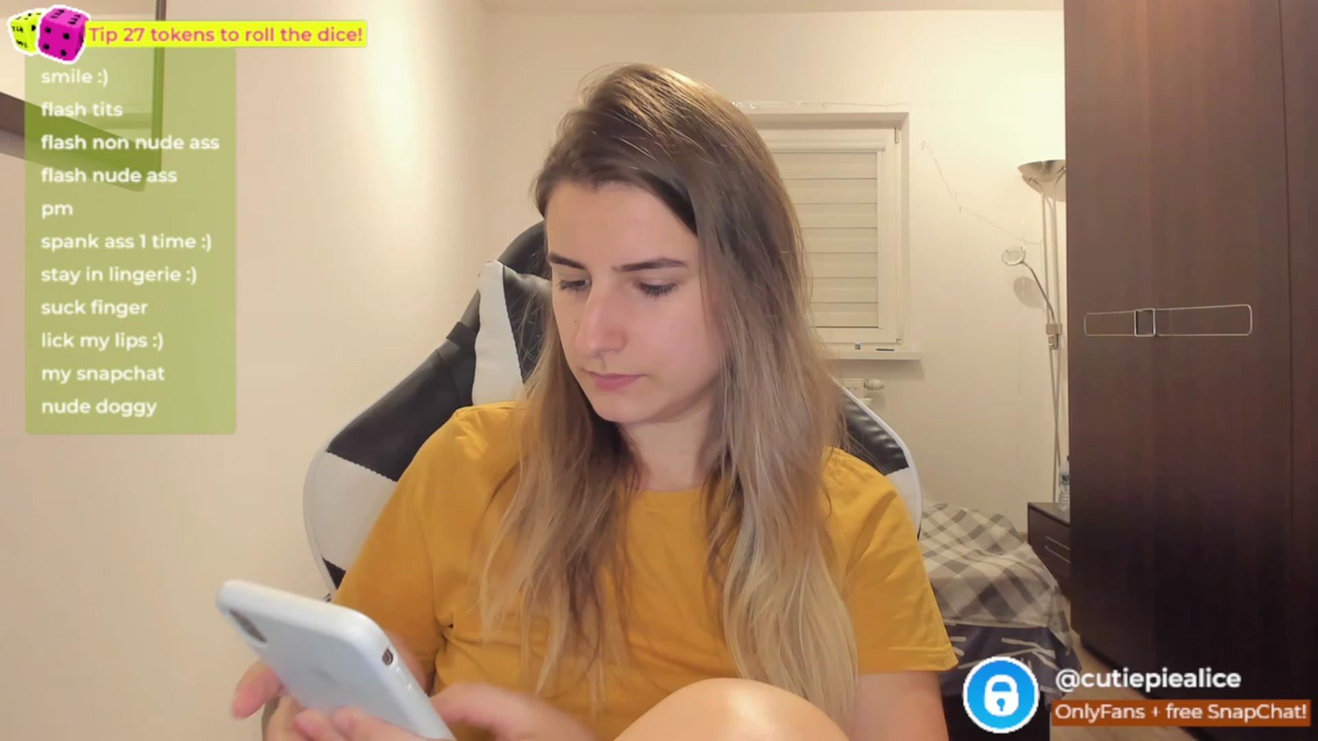 Gallery image thumbnail from TooBoringGirl's myfreecams stream on, 11/17/2022, 10:01 image 20 of 20