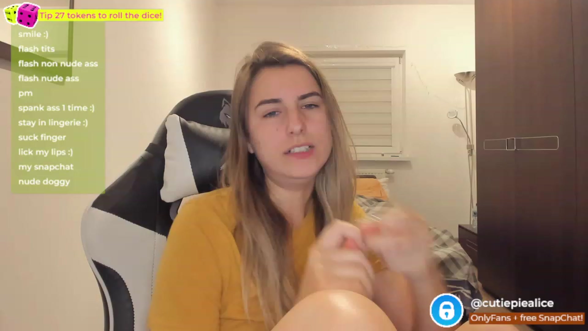 Gallery image thumbnail from TooBoringGirl's myfreecams stream on, 11/17/2022, 10:01 image 16 of 20