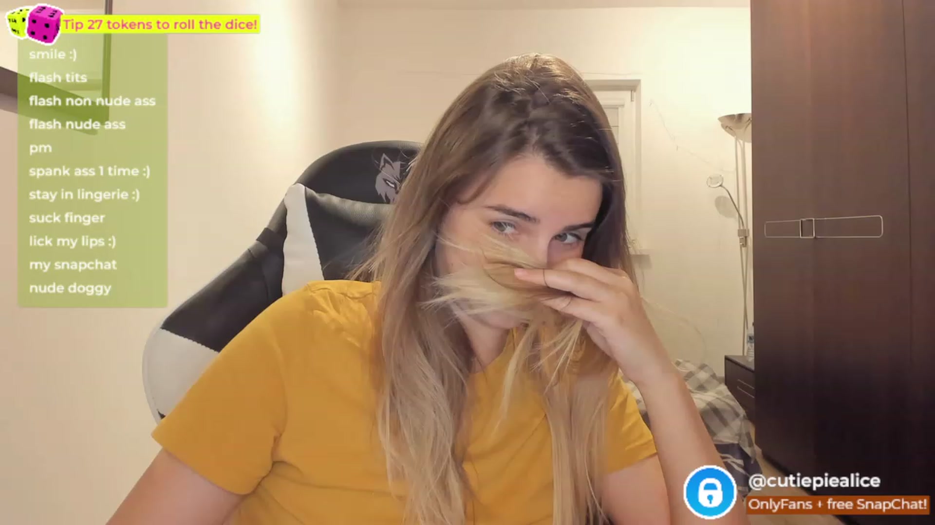Gallery image thumbnail from TooBoringGirl's myfreecams stream on, 11/17/2022, 10:01 image 6 of 20