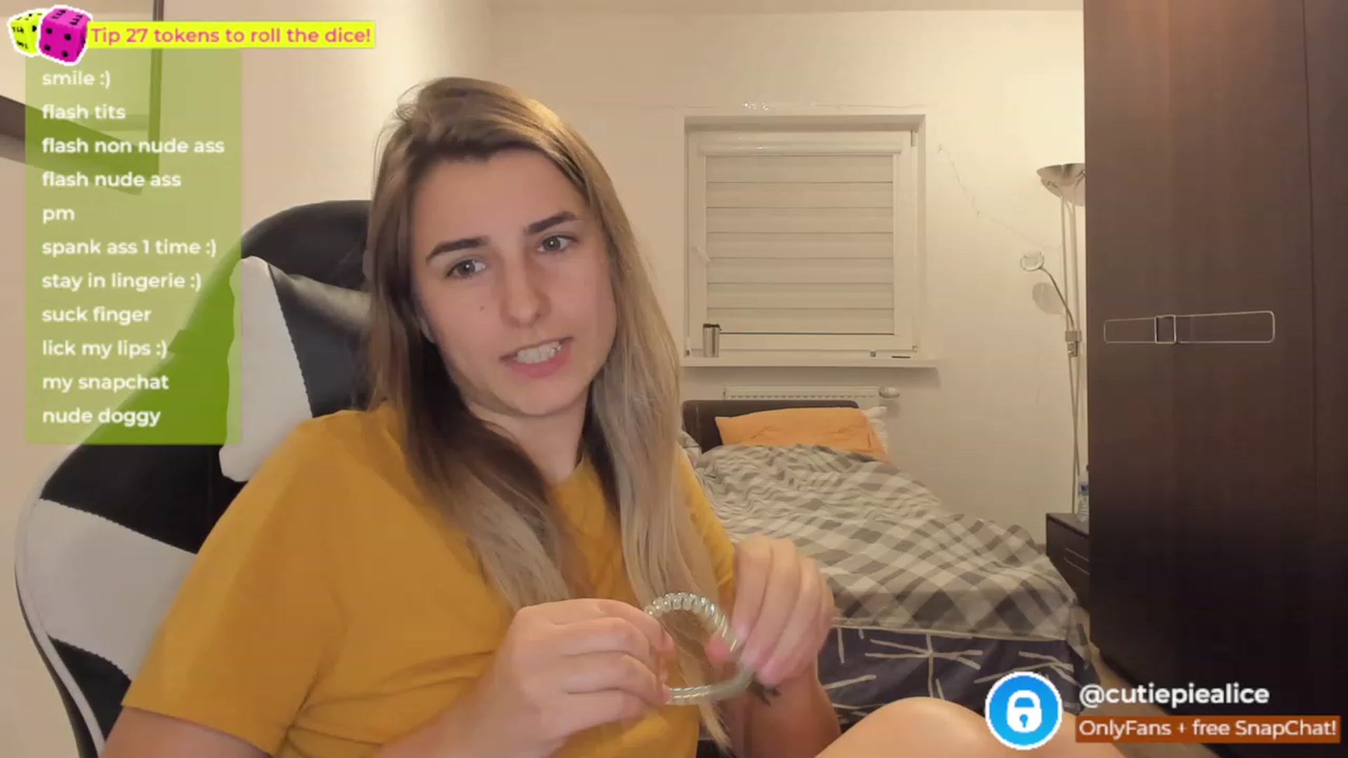 Gallery image thumbnail from TooBoringGirl's myfreecams stream on, 11/17/2022, 10:01 image 9 of 20