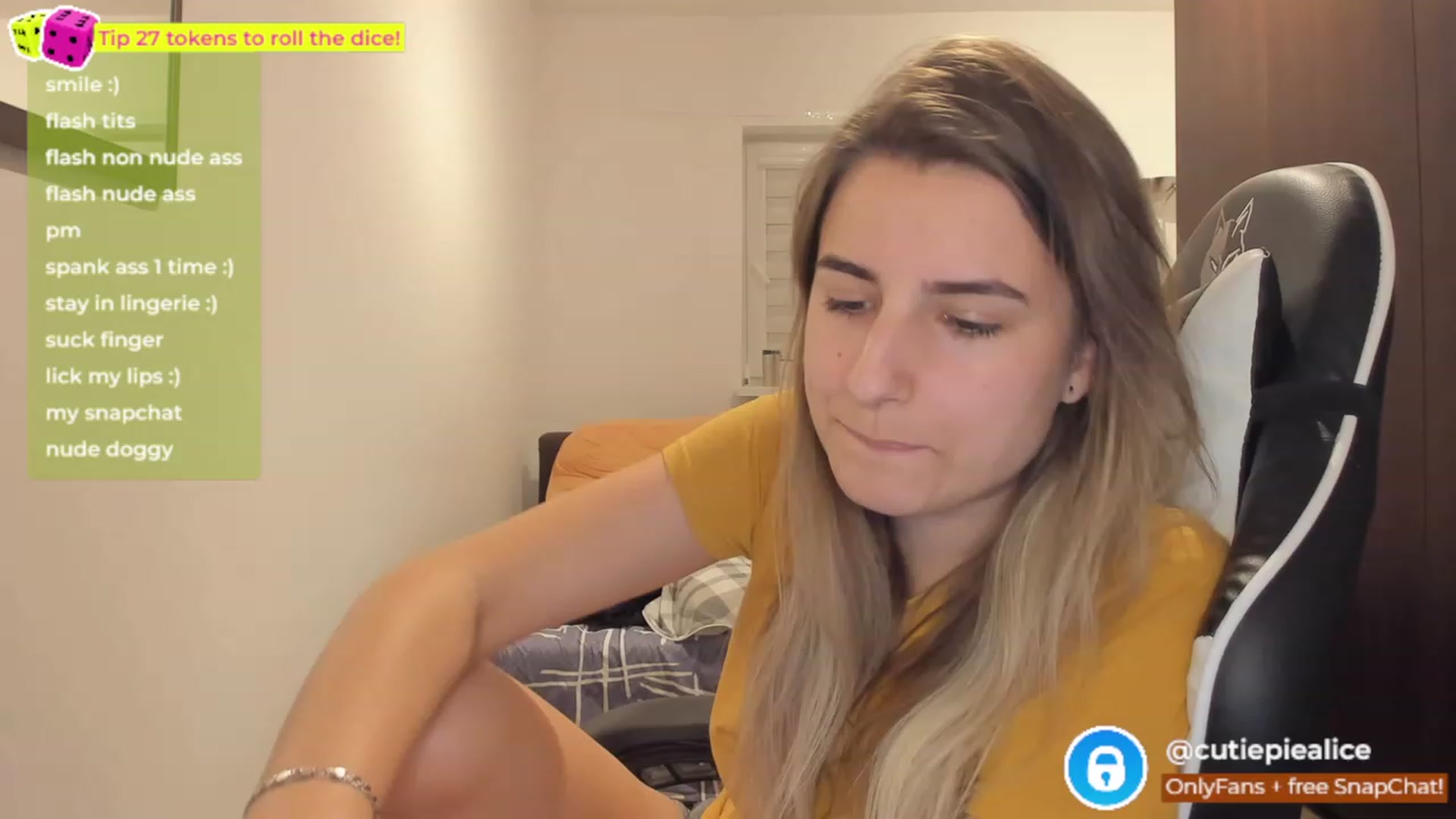Gallery image thumbnail from TooBoringGirl's myfreecams stream on, 11/17/2022, 10:01 image 1 of 20