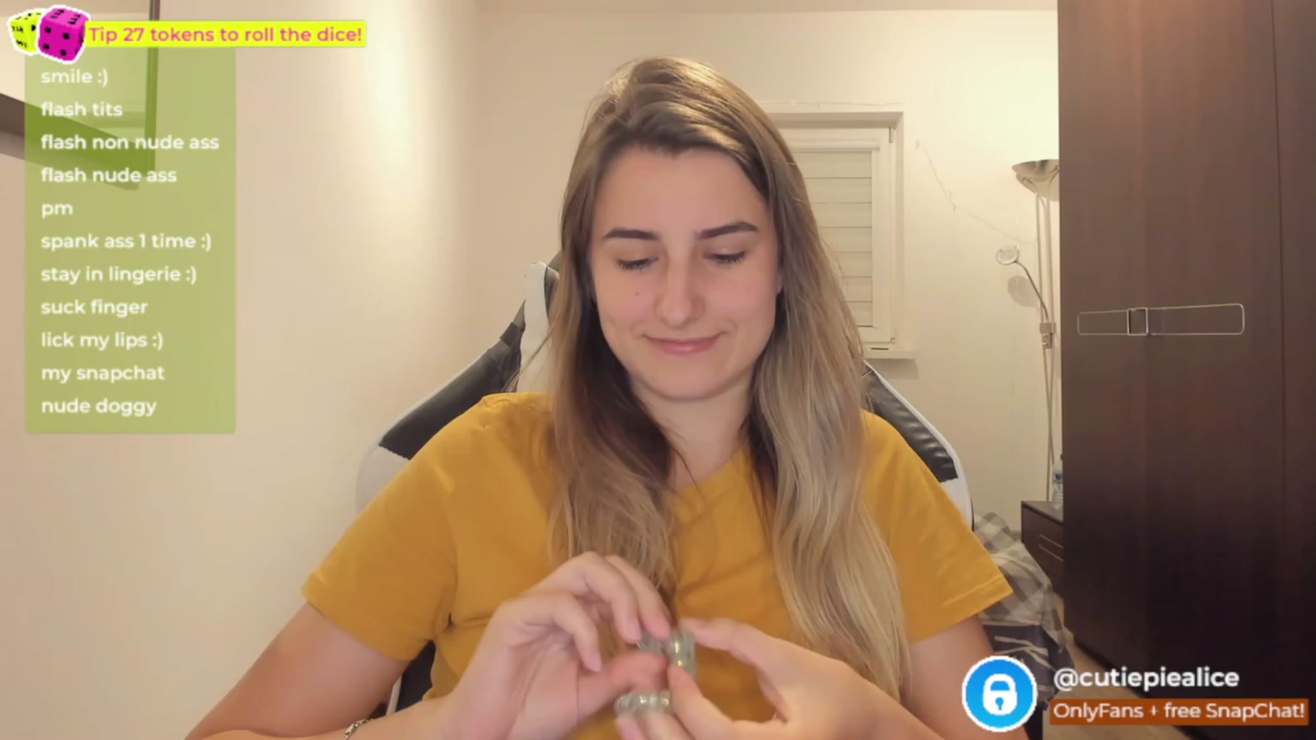 Gallery image thumbnail from TooBoringGirl's myfreecams stream on, 11/17/2022, 10:01 image 8 of 20