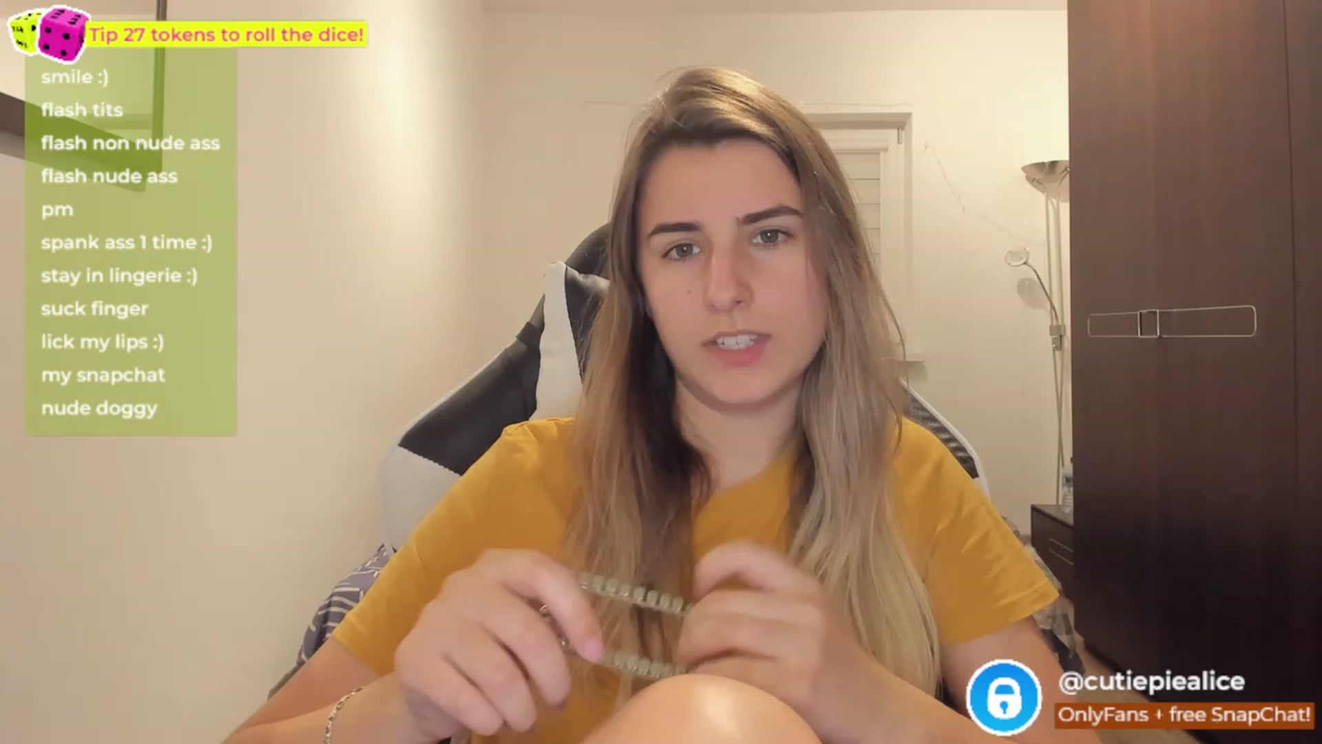 Gallery image thumbnail from TooBoringGirl's myfreecams stream on, 11/17/2022, 10:01 image 15 of 20