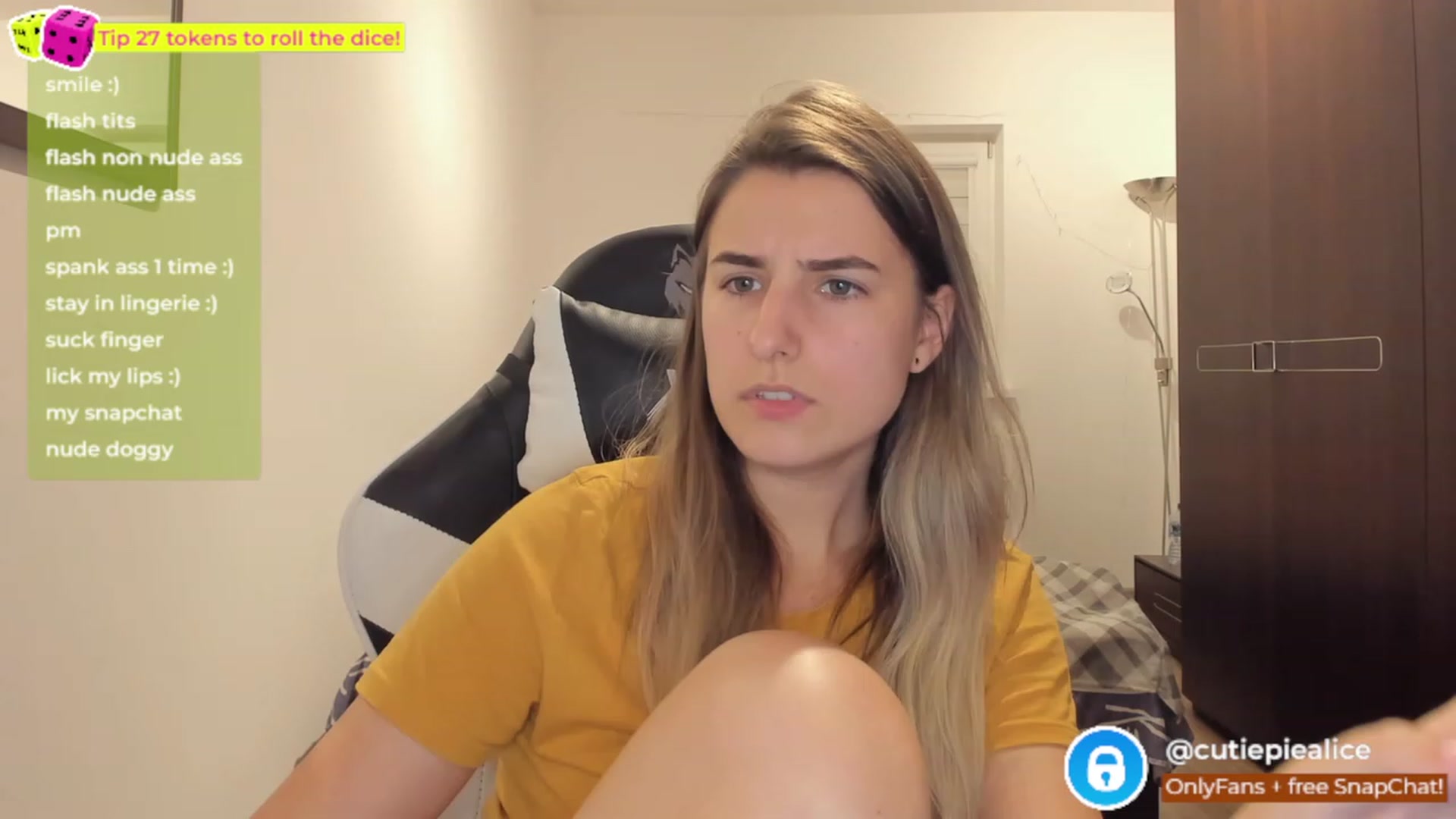 Gallery image thumbnail from TooBoringGirl's myfreecams stream on, 11/17/2022, 02:36 image 6 of 20